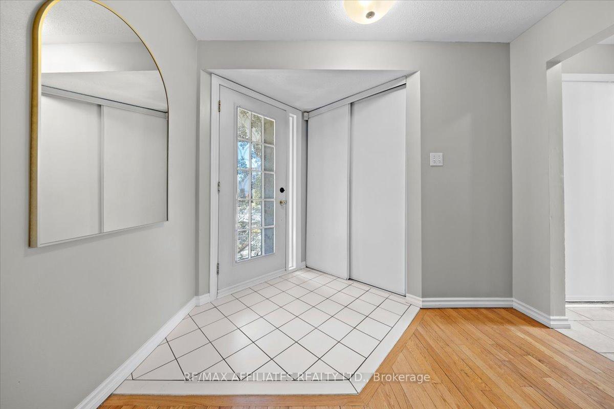 Photo 3 of 2055 Rolling Brook Drive, Ottawa, Chapel Hill South - Orleans Village — HOMEH