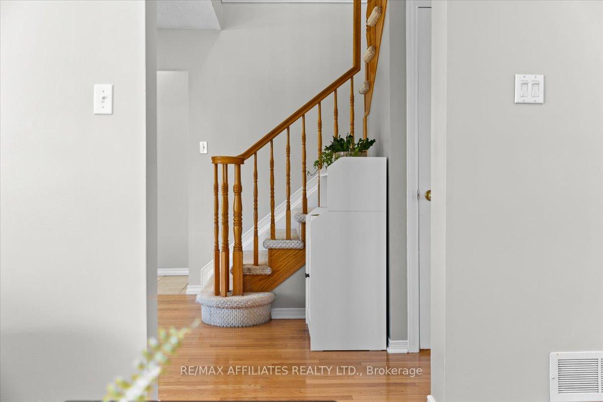 Photo 4 of 2055 Rolling Brook Drive, Ottawa, Chapel Hill South - Orleans Village — HOMEH