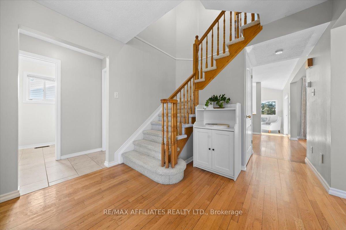 Photo 5 of 2055 Rolling Brook Drive, Ottawa, Chapel Hill South - Orleans Village — HOMEH