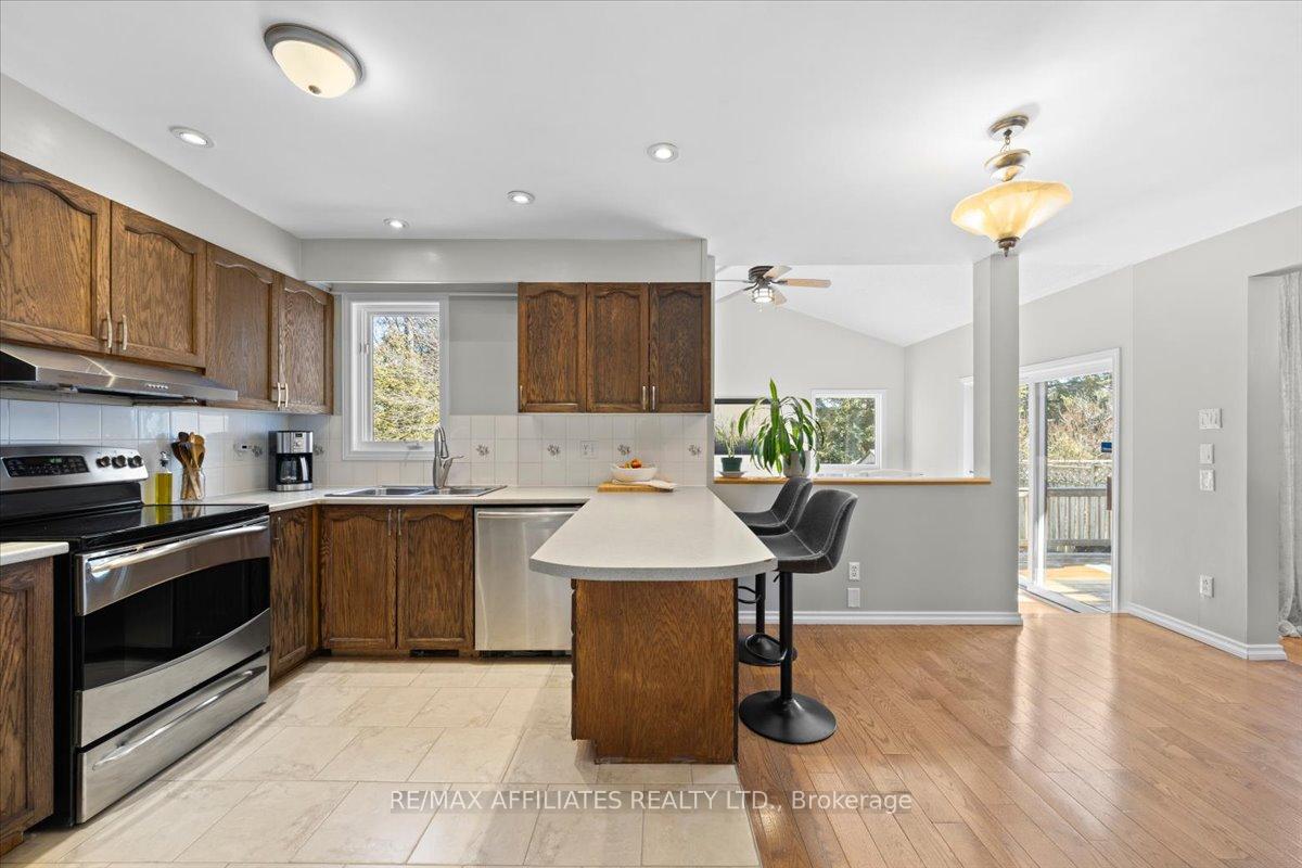 Photo 7 of 2055 Rolling Brook Drive, Ottawa, Chapel Hill South - Orleans Village — HOMEH