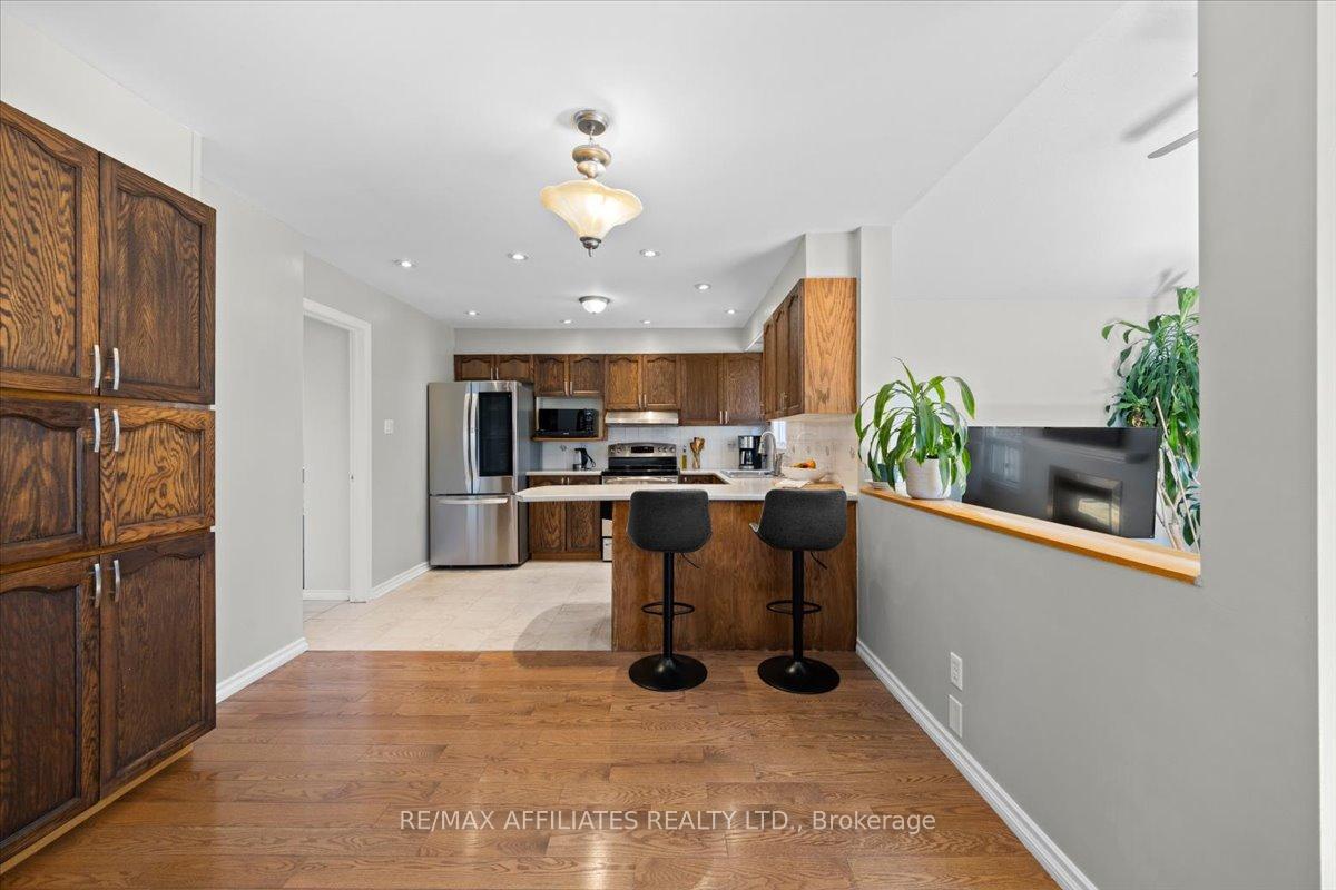 Photo 8 of 2055 Rolling Brook Drive, Ottawa, Chapel Hill South - Orleans Village — HOMEH