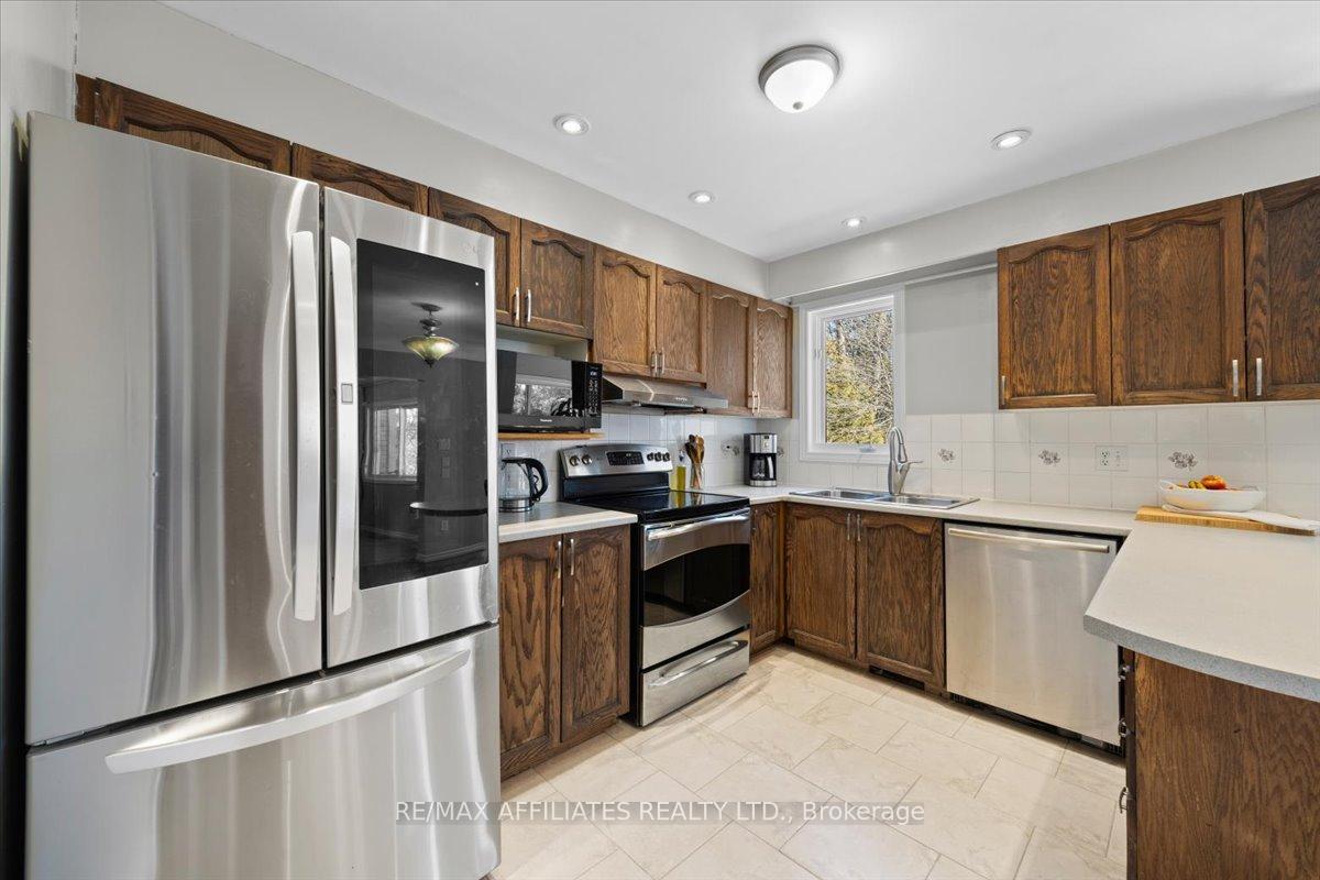 Photo 10 of 2055 Rolling Brook Drive, Ottawa, Chapel Hill South - Orleans Village — HOMEH