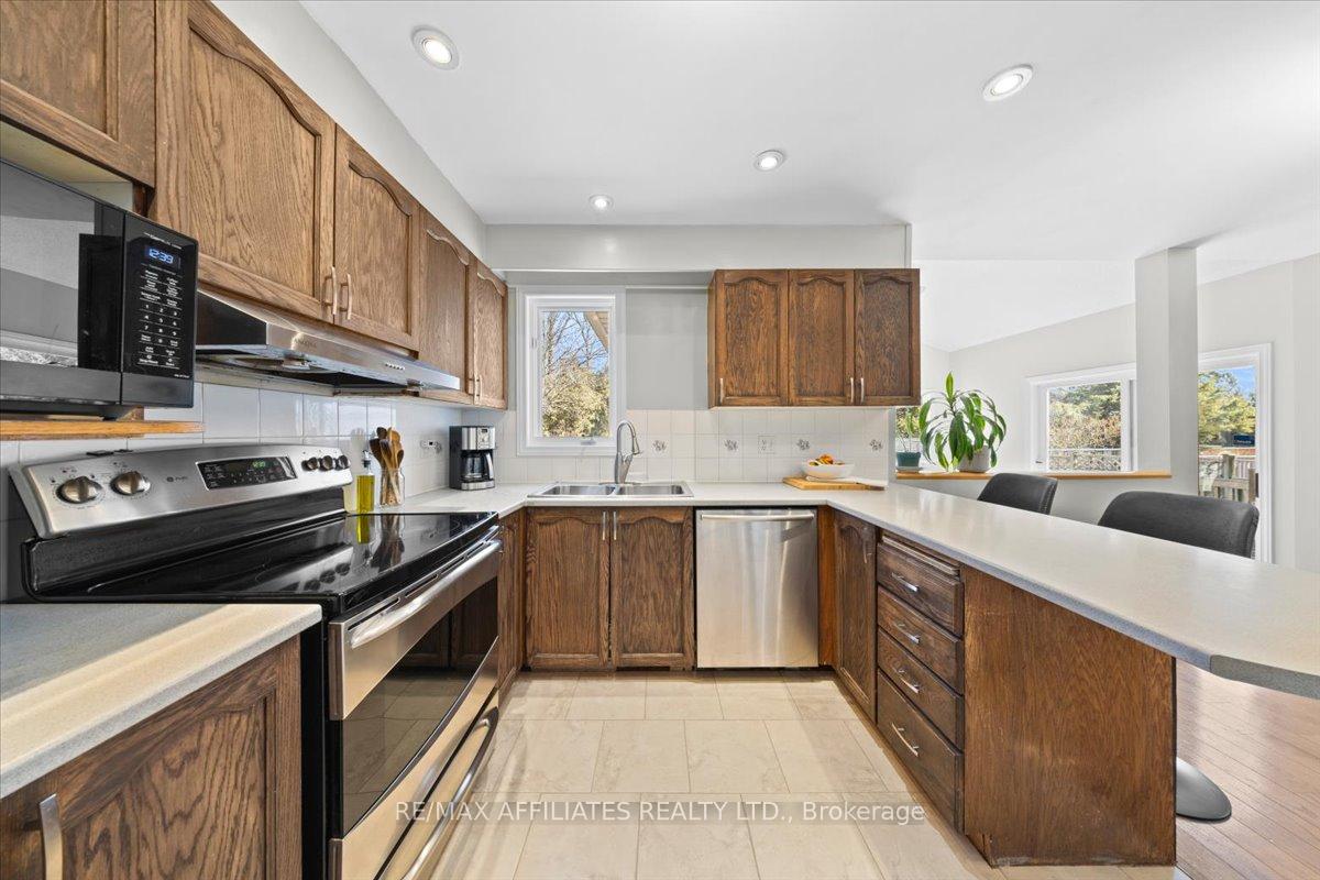 Photo 11 of 2055 Rolling Brook Drive, Ottawa, Chapel Hill South - Orleans Village — HOMEH