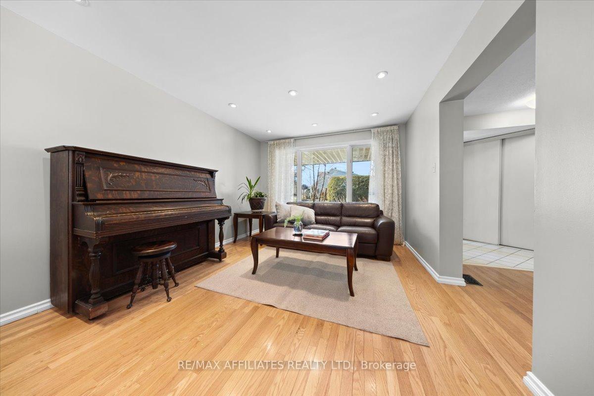 Photo 16 of 2055 Rolling Brook Drive, Ottawa, Chapel Hill South - Orleans Village — HOMEH
