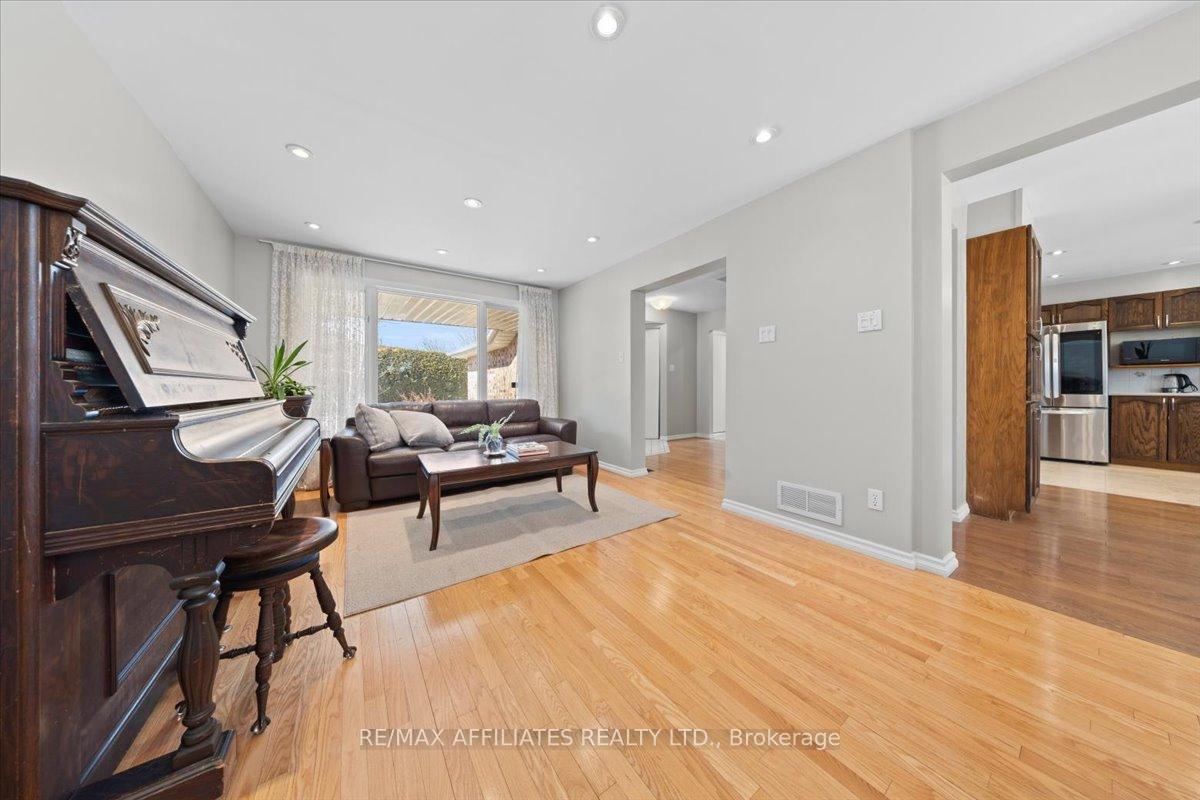 Photo 17 of 2055 Rolling Brook Drive, Ottawa, Chapel Hill South - Orleans Village — HOMEH