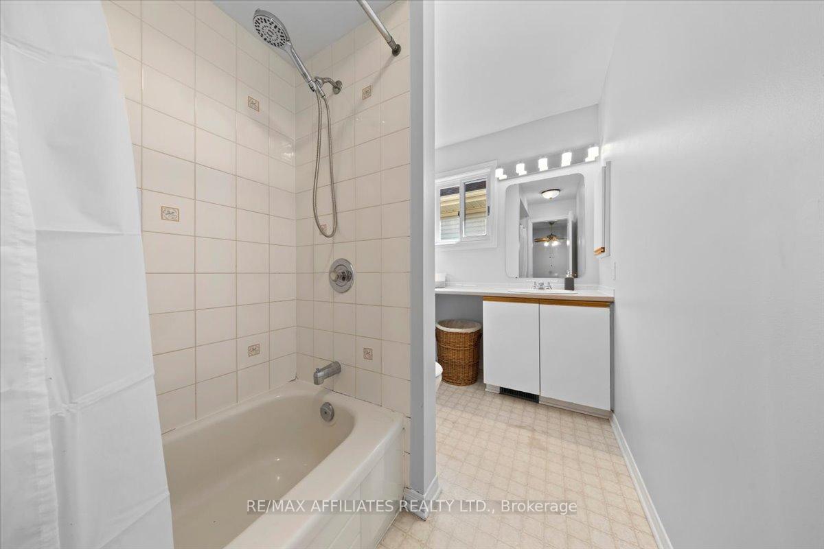 Photo 35 of 2055 Rolling Brook Drive, Ottawa, Chapel Hill South - Orleans Village — HOMEH