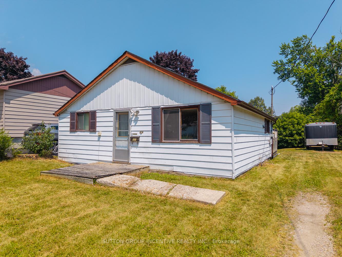 Front of 424 Forest Avenue S
