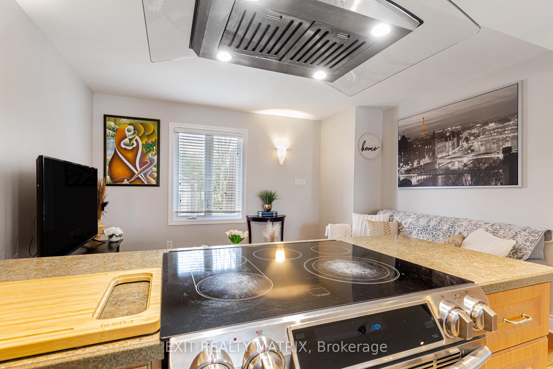 Photo 7 of Unit A, 848 Willow Avenue, Ottawa, Chatelaine Village — HOMEH