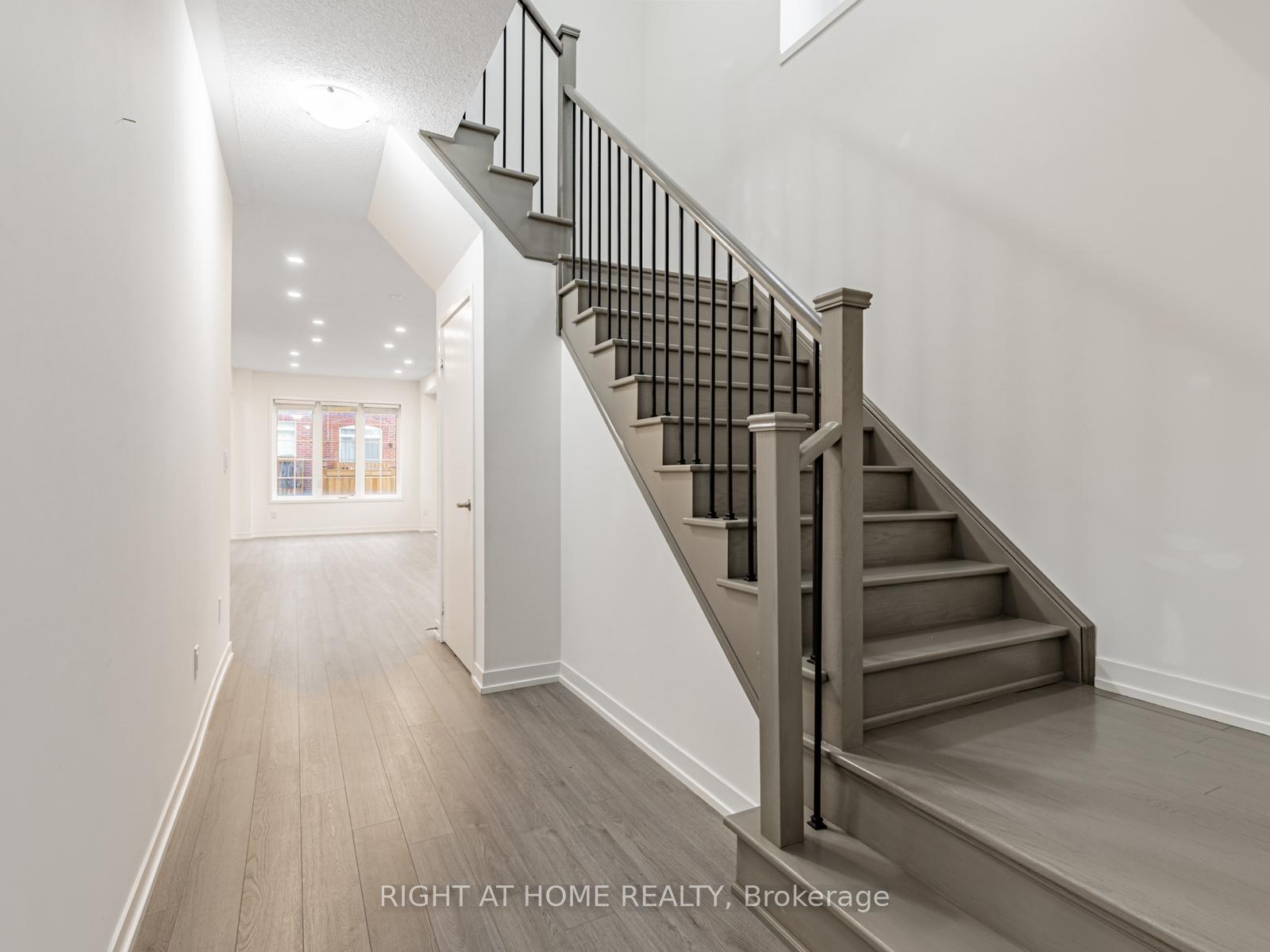 Photo 5 of 115 Knott End Crescent, Newmarket, Glenway Estates — HOMEH