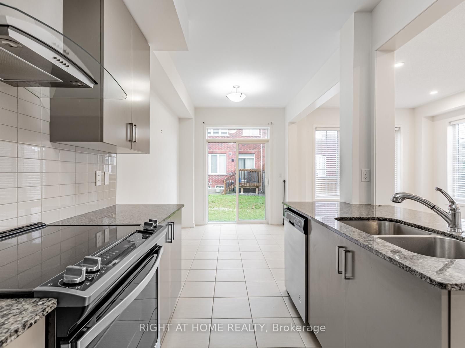 Photo 13 of 115 Knott End Crescent, Newmarket, Glenway Estates — HOMEH