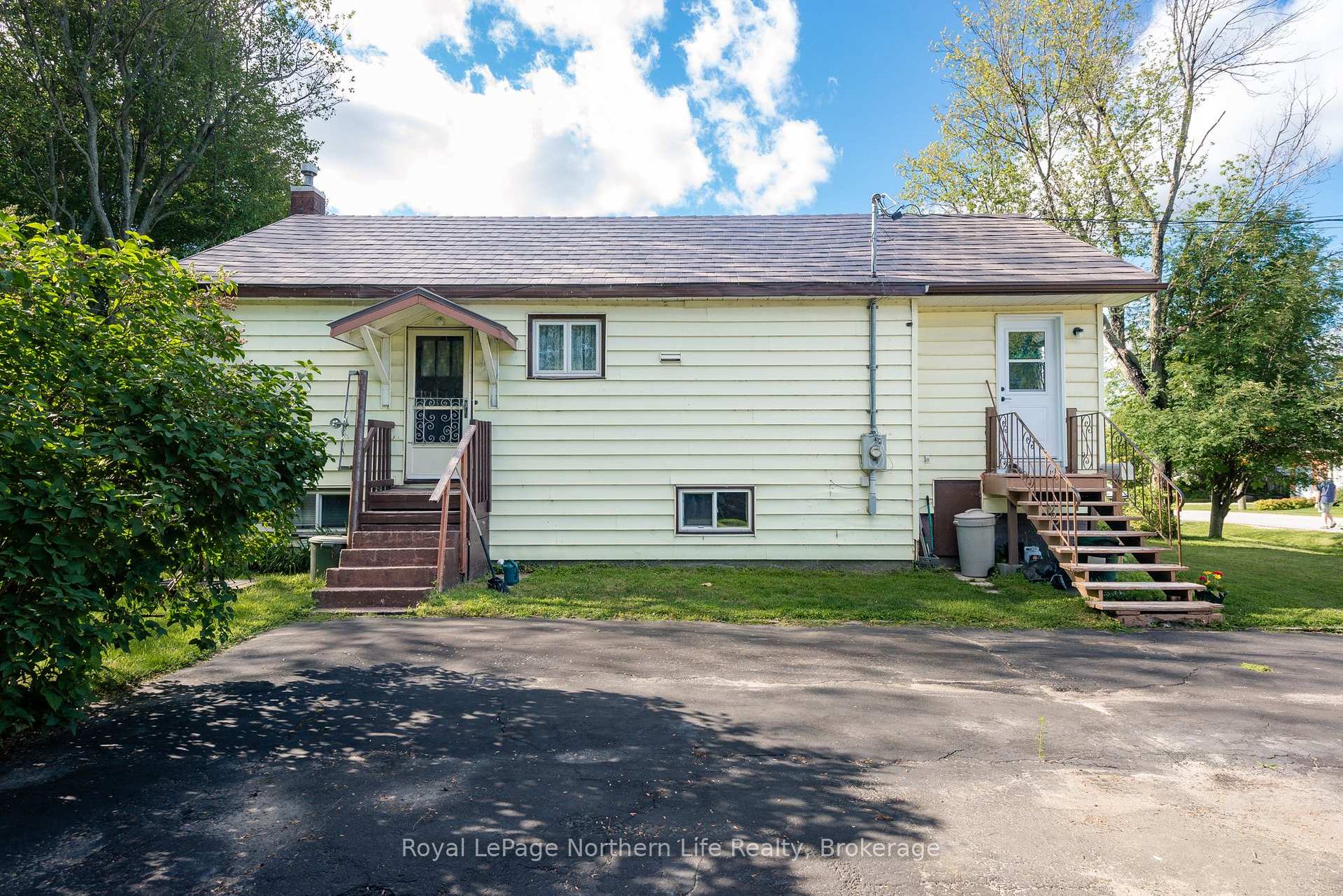 Photo 3 of 149 Whitney Avenue, North Bay, Ferris — HOMEH