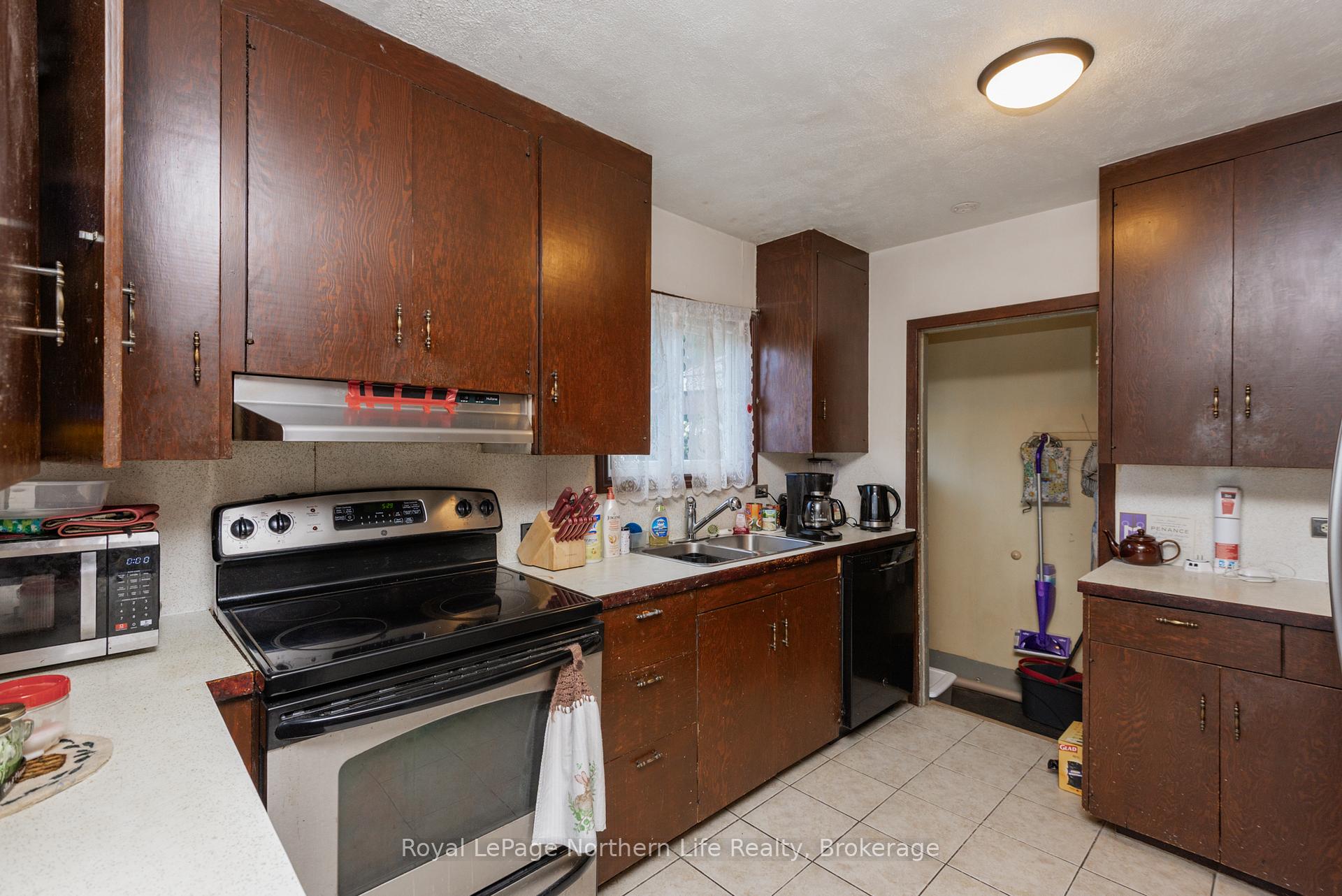 Photo 7 of 149 Whitney Avenue, North Bay, Ferris — HOMEH