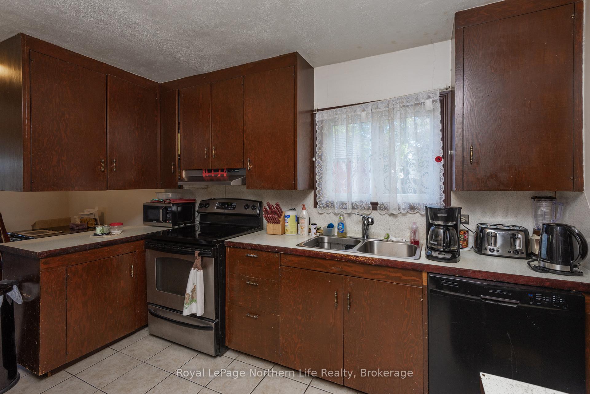 Photo 8 of 149 Whitney Avenue, North Bay, Ferris — HOMEH