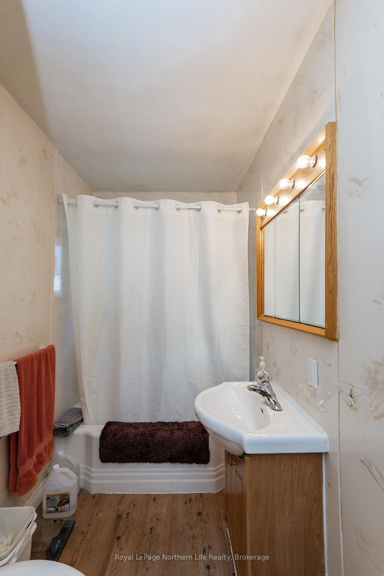 Photo 12 of 149 Whitney Avenue, North Bay, Ferris — HOMEH