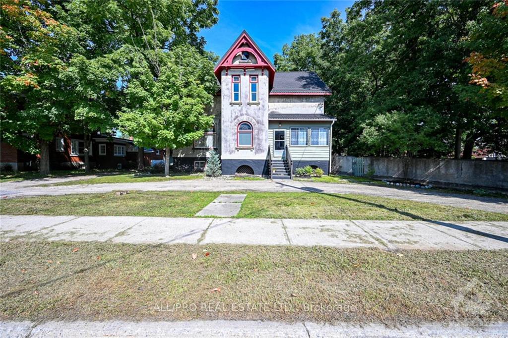 Front of 3 Drummond Street E