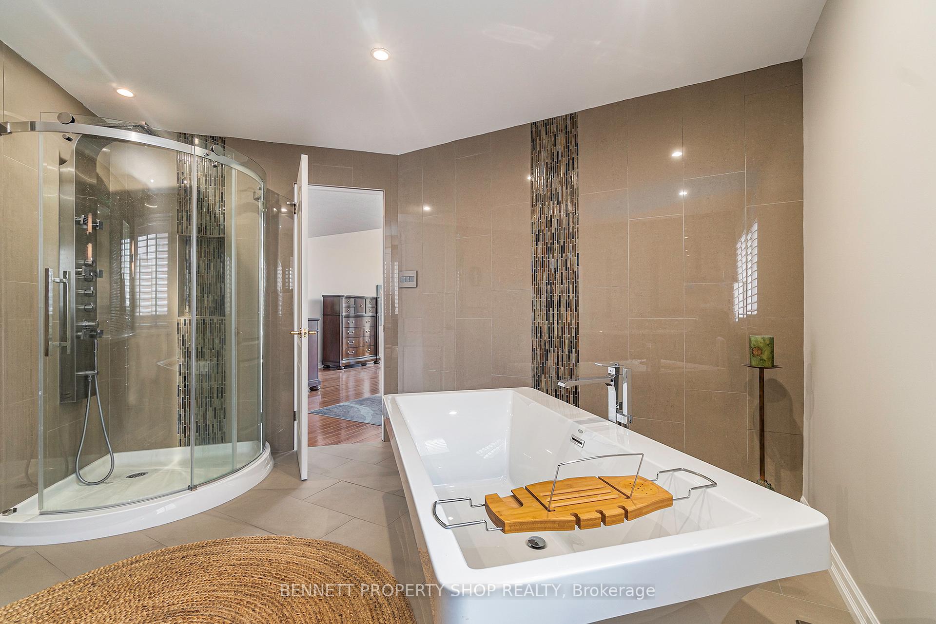 Photo 13 of 1708 Autumn Ridge Drive, Ottawa, Chapel Hill — HOMEH
