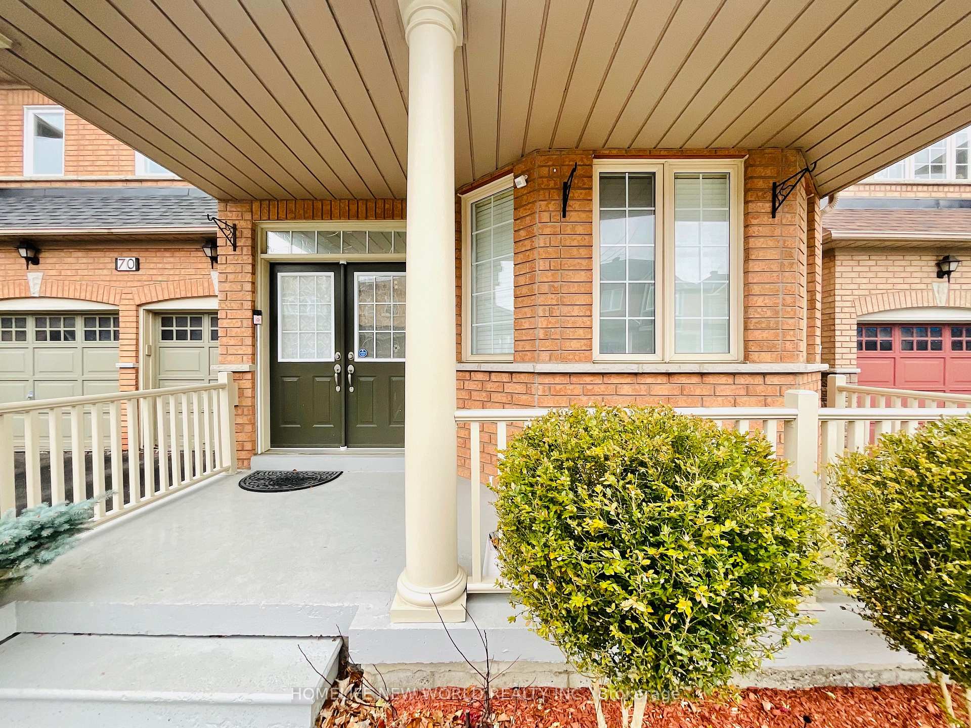 Photo 2 of 70 Lakespring Drive, Markham, Cachet — HOMEH