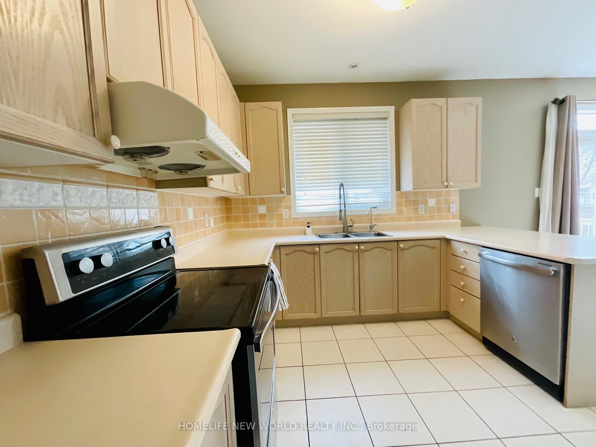 Photo 10 of 70 Lakespring Drive, Markham, Cachet — HOMEH