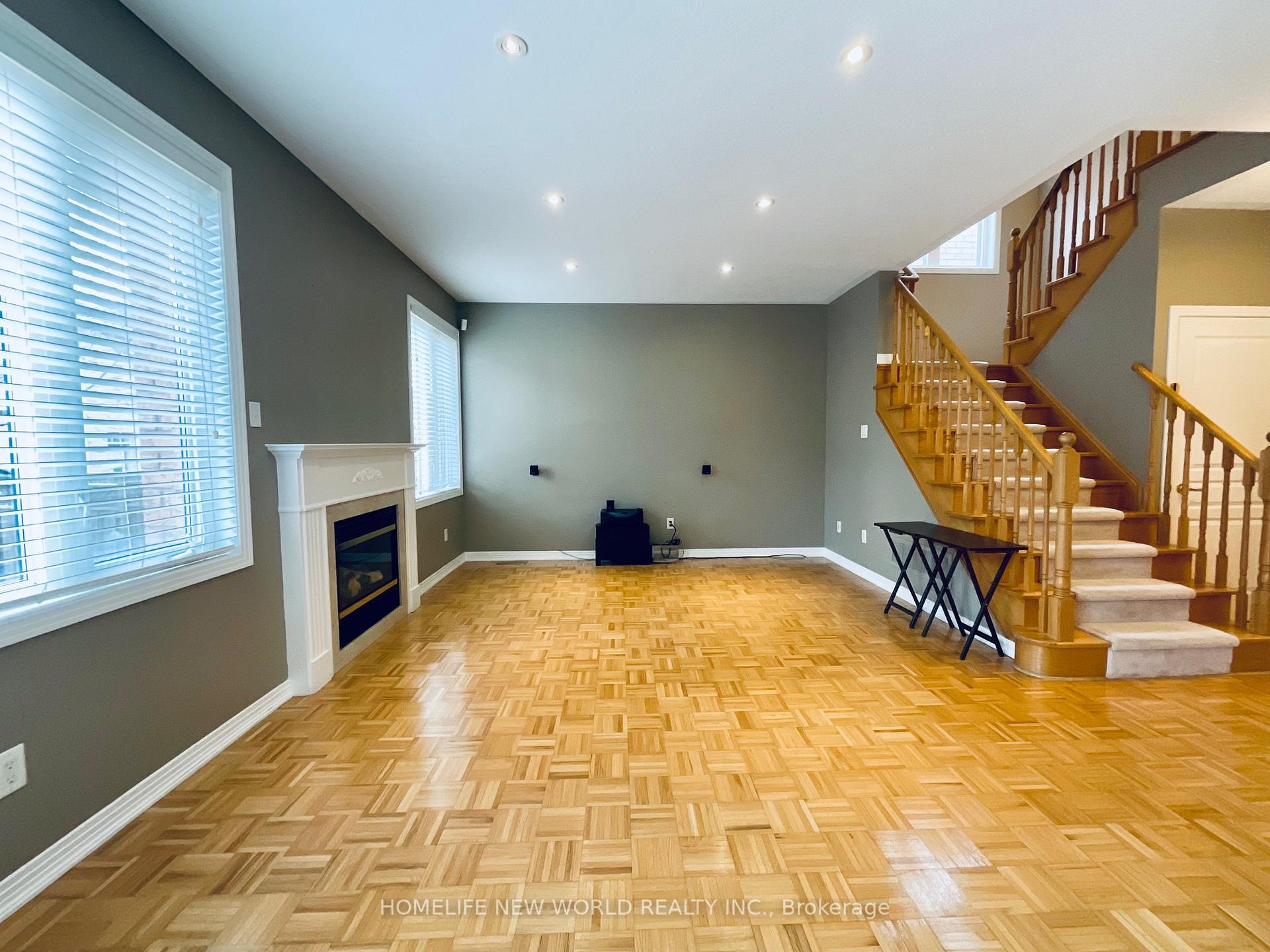 Photo 12 of 70 Lakespring Drive, Markham, Cachet — HOMEH