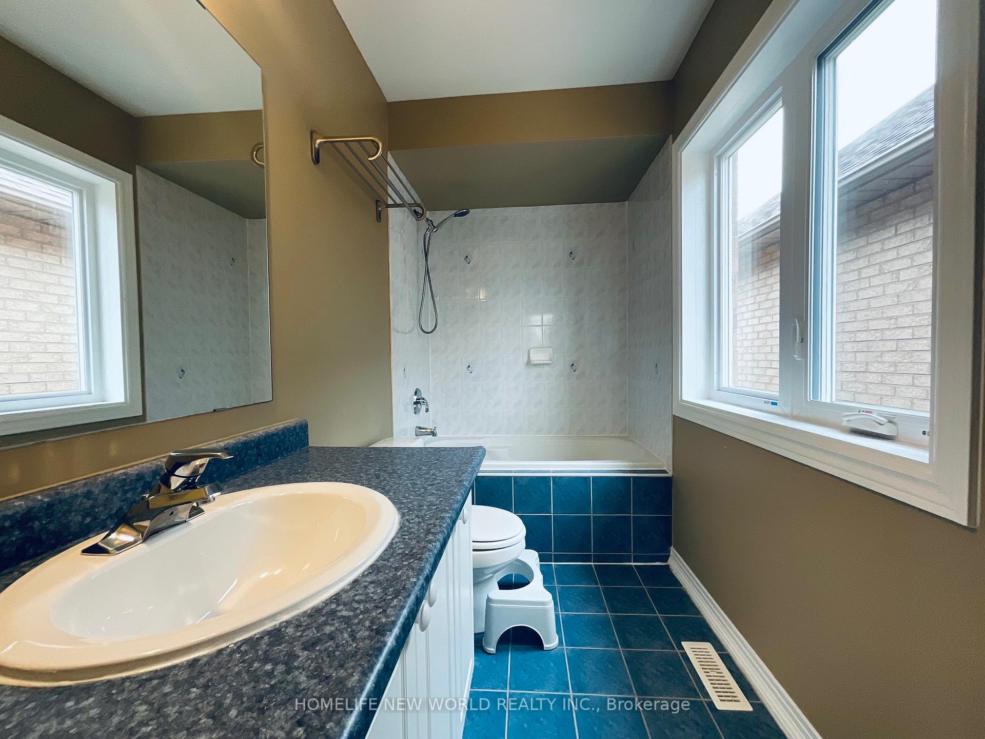Photo 23 of 70 Lakespring Drive, Markham, Cachet — HOMEH