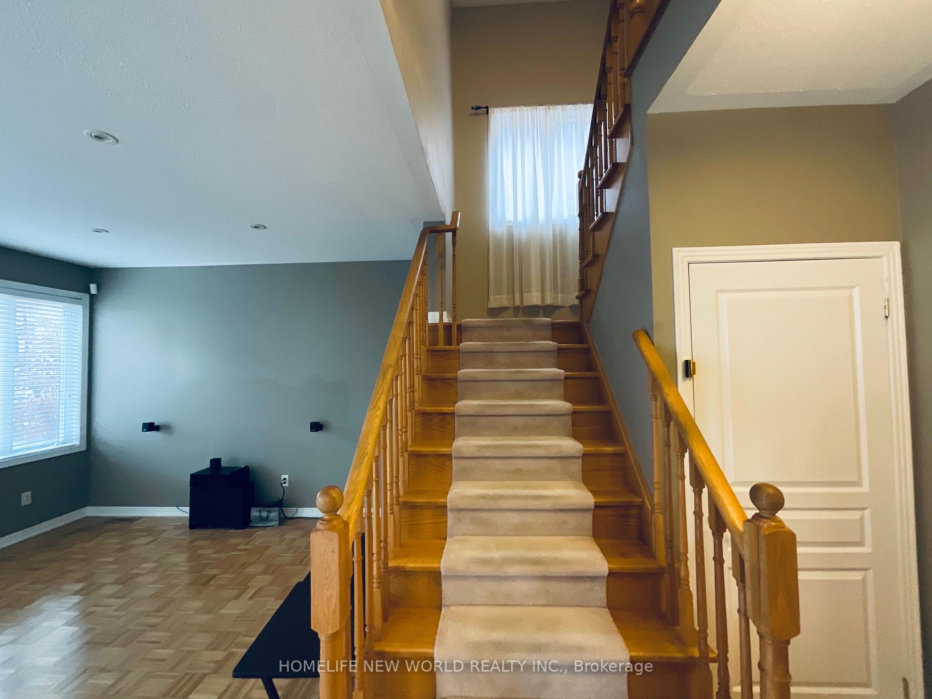 Photo 29 of 70 Lakespring Drive, Markham, Cachet — HOMEH