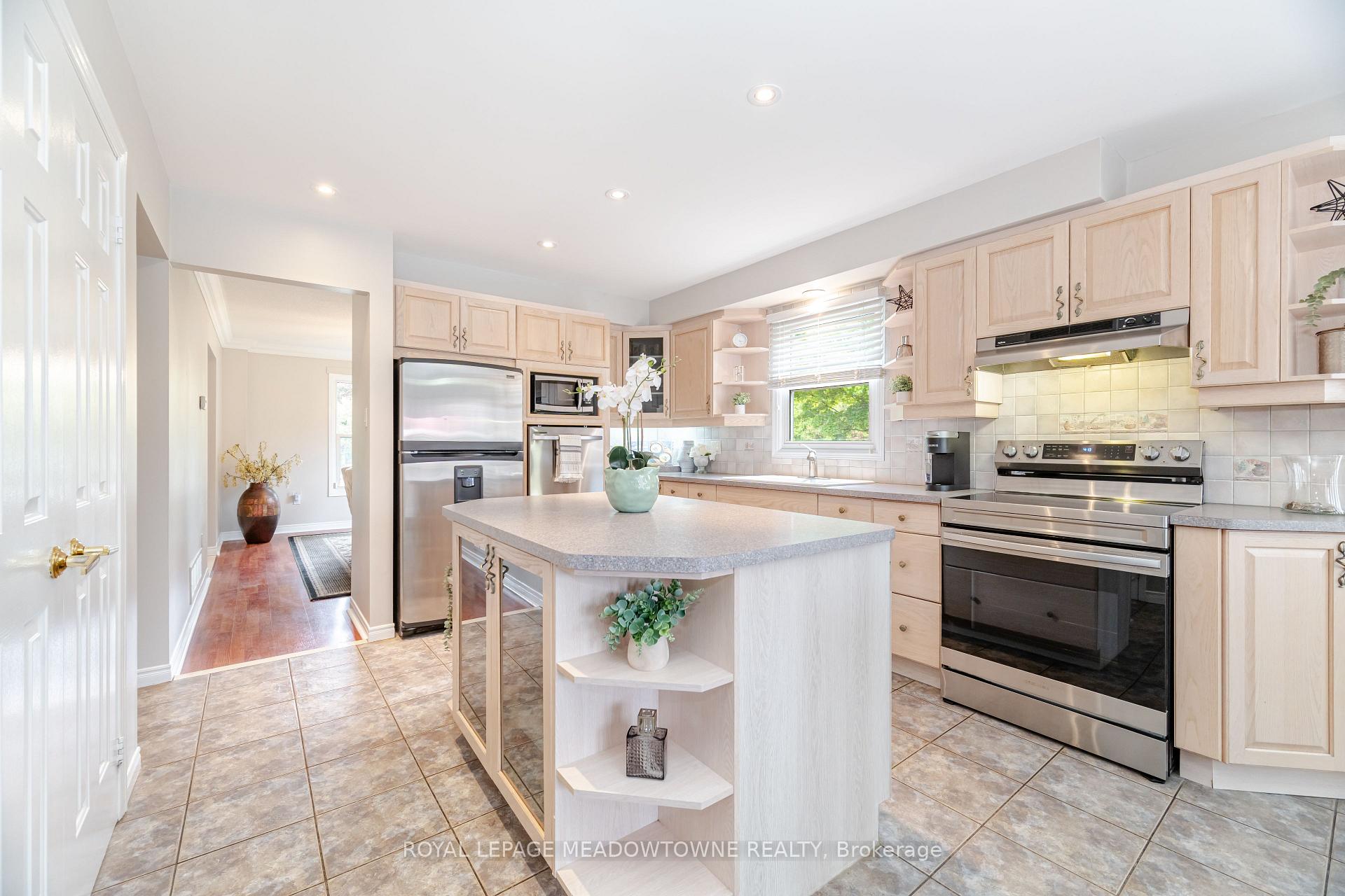 Photo 11 of 6402 Tenth Line W, Mississauga, Lisgar — HOMEH