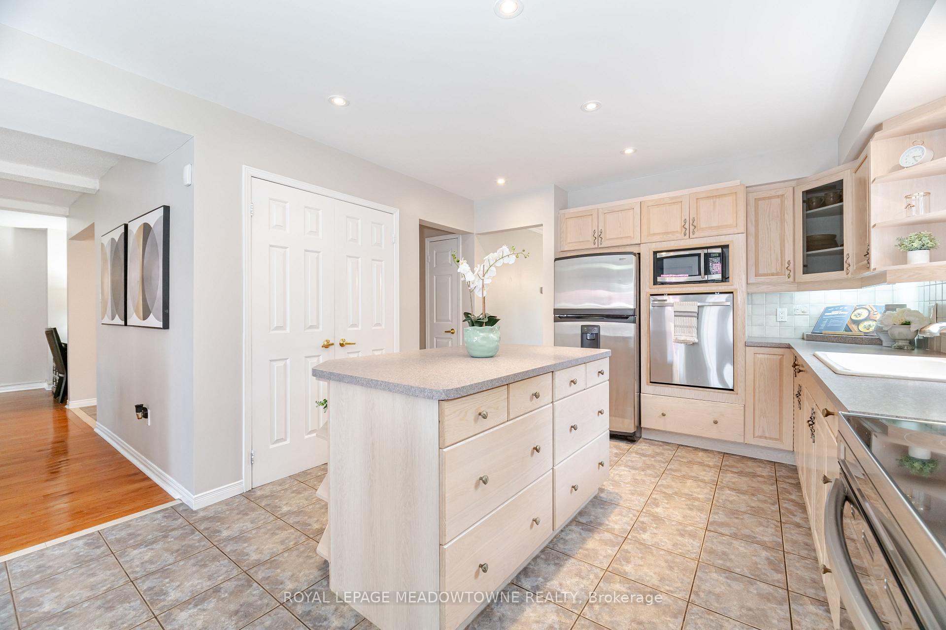 Photo 13 of 6402 Tenth Line W, Mississauga, Lisgar — HOMEH