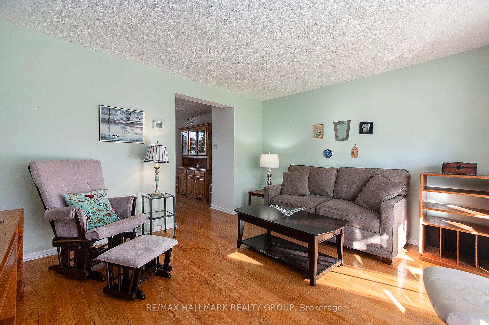 Photo 7 of 1570 Payette Drive, Ottawa, Bilberry Creek/Queenswood Heights — HOMEH