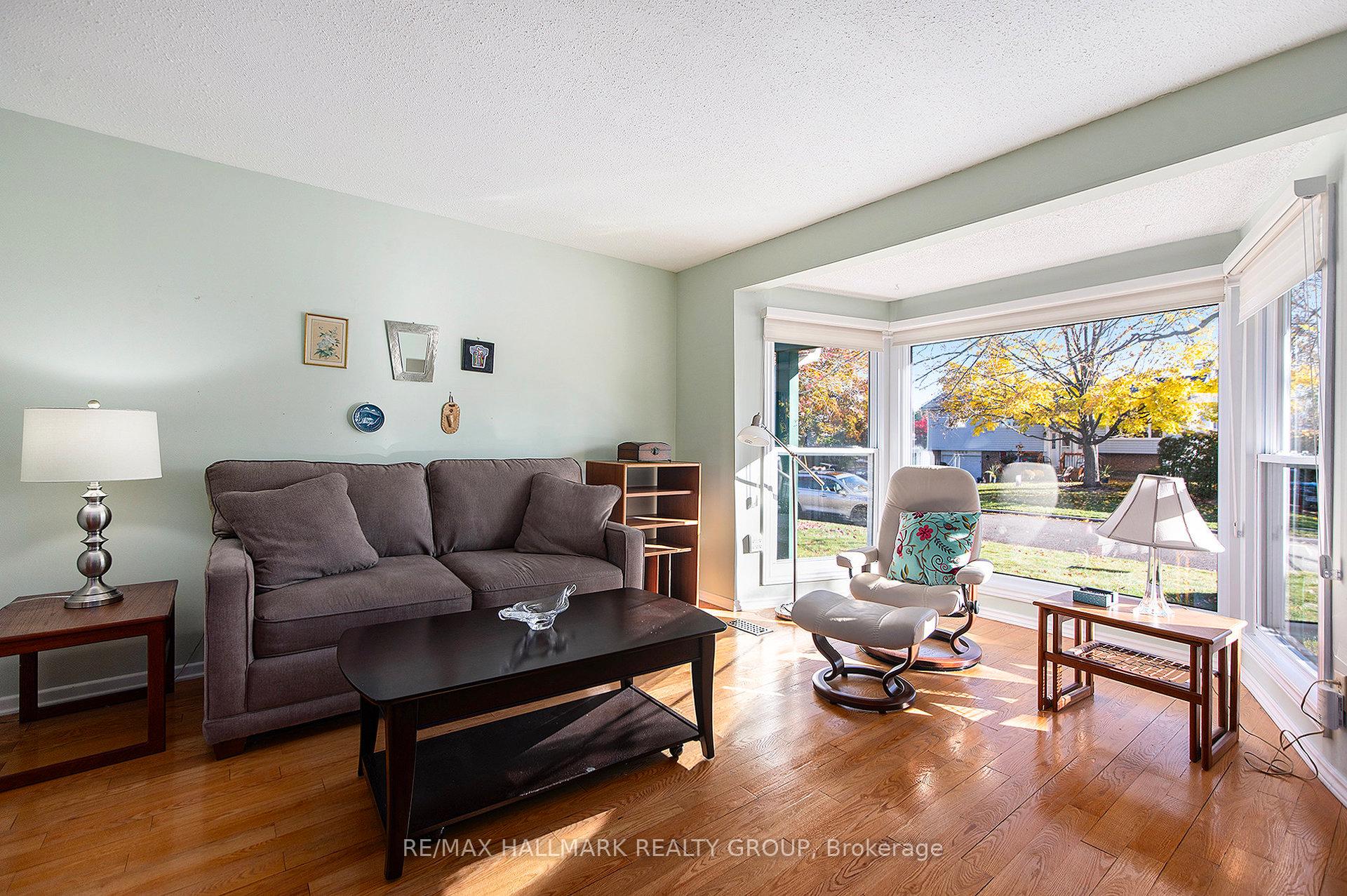 Photo 10 of 1570 Payette Drive, Ottawa, Bilberry Creek/Queenswood Heights — HOMEH