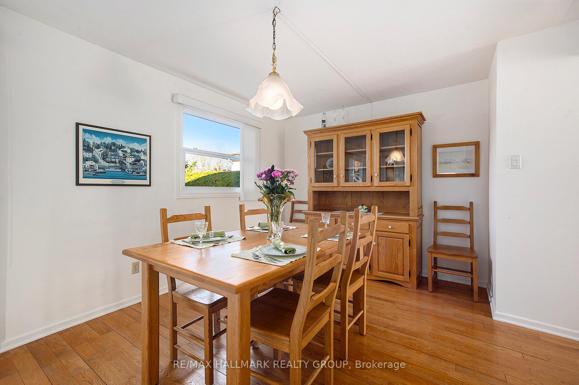 Photo 12 of 1570 Payette Drive, Ottawa, Bilberry Creek/Queenswood Heights — HOMEH