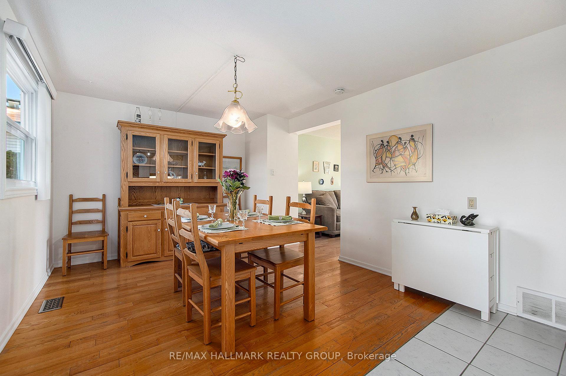Photo 13 of 1570 Payette Drive, Ottawa, Bilberry Creek/Queenswood Heights — HOMEH
