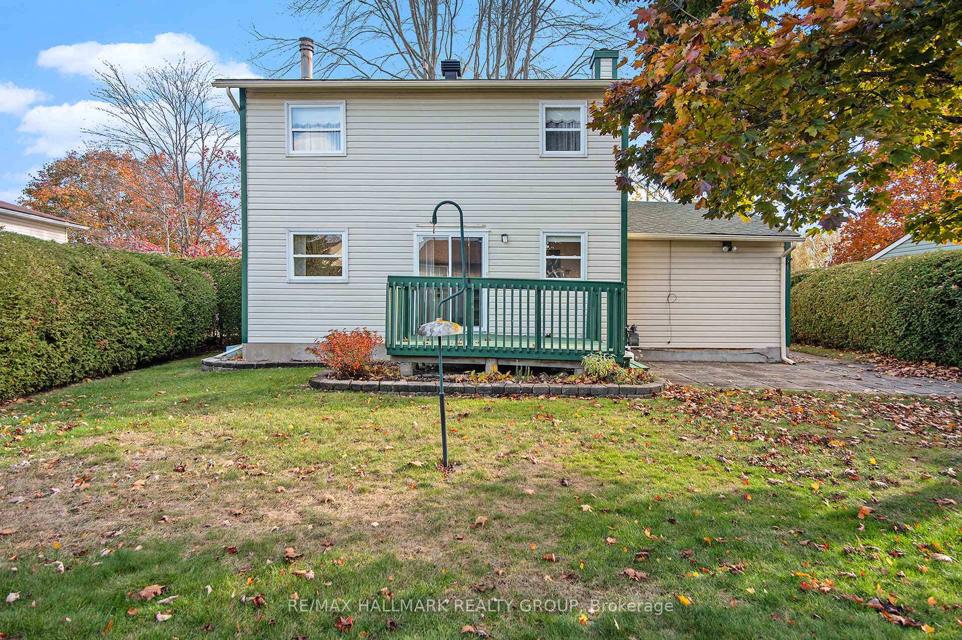 Photo 32 of 1570 Payette Drive, Ottawa, Bilberry Creek/Queenswood Heights — HOMEH
