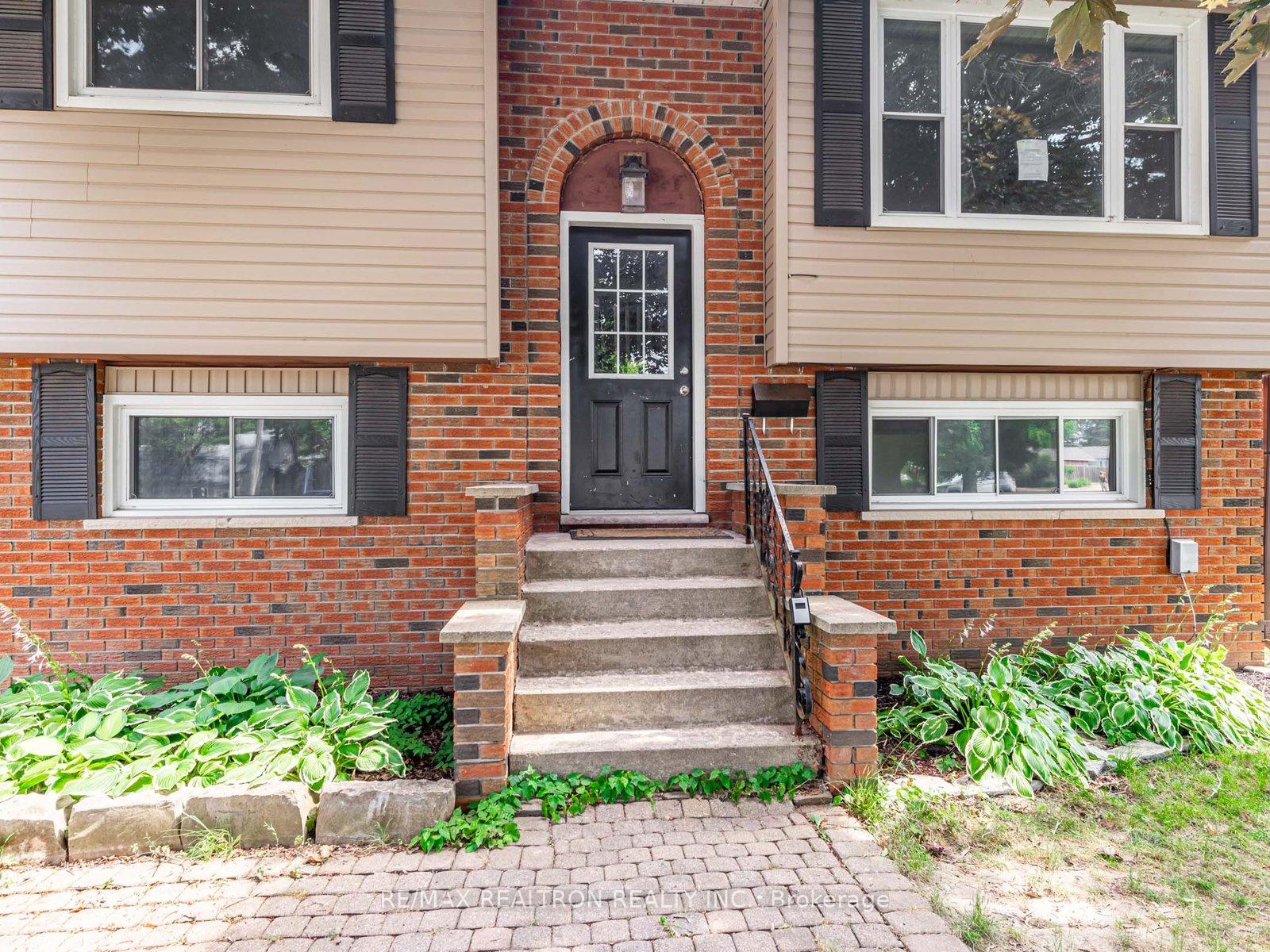 Photo 3 of 7 Lawson Avenue, Orillia — HOMEH