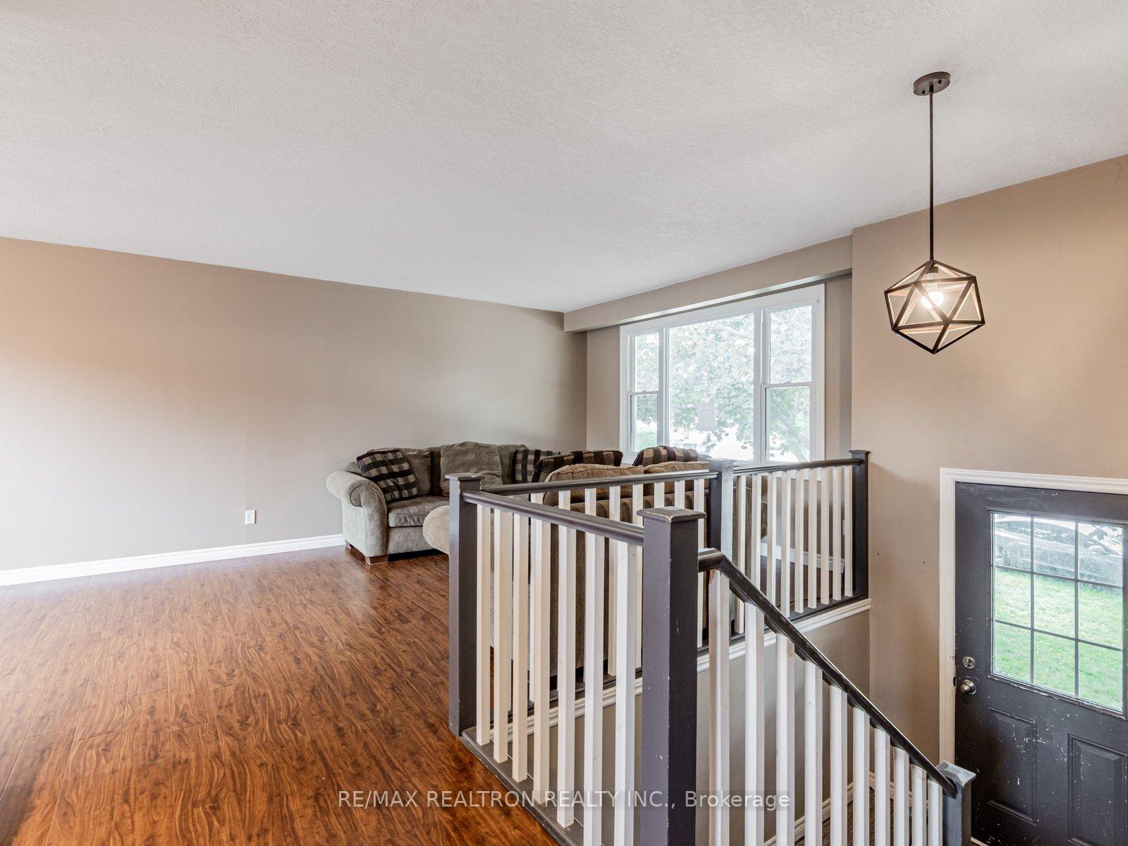Photo 4 of 7 Lawson Avenue, Orillia — HOMEH
