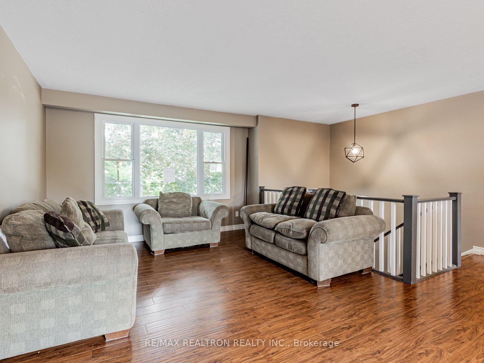 Photo 6 of 7 Lawson Avenue, Orillia — HOMEH