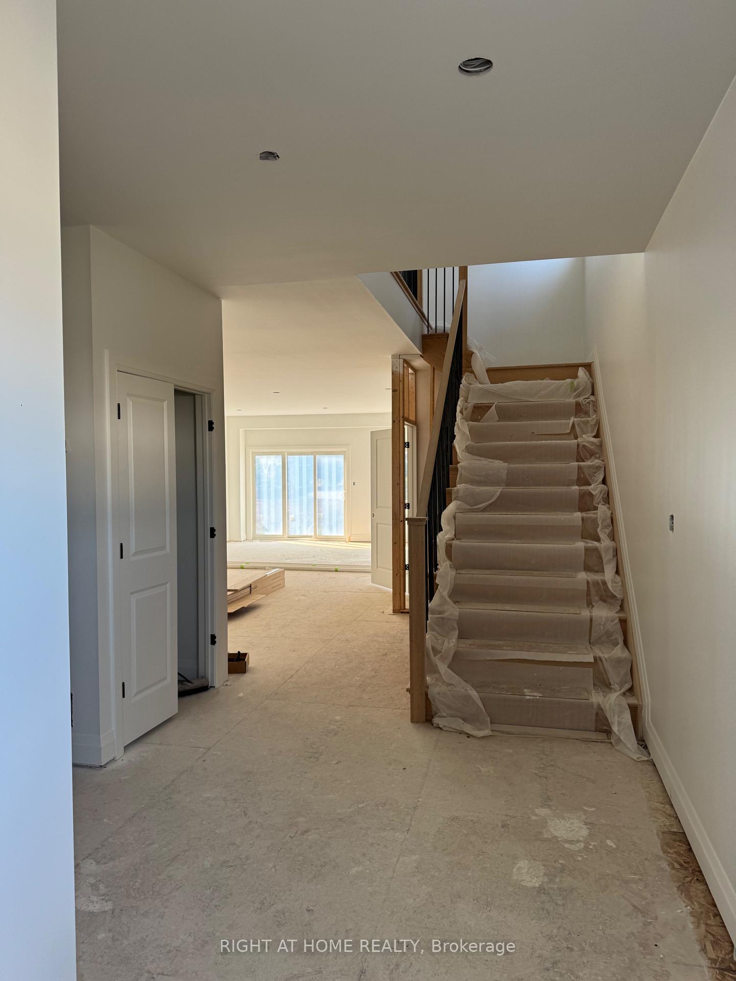 Photo 2 of 8872 Angie Drive, Niagara Falls, Forestview — HOMEH