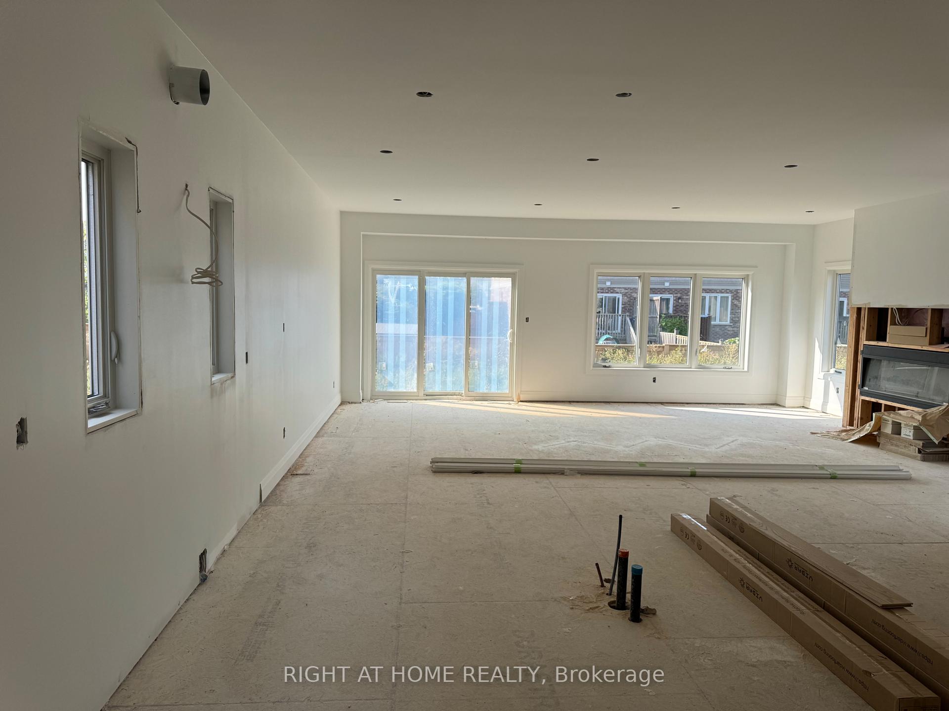 Photo 3 of 8872 Angie Drive, Niagara Falls, Forestview — HOMEH