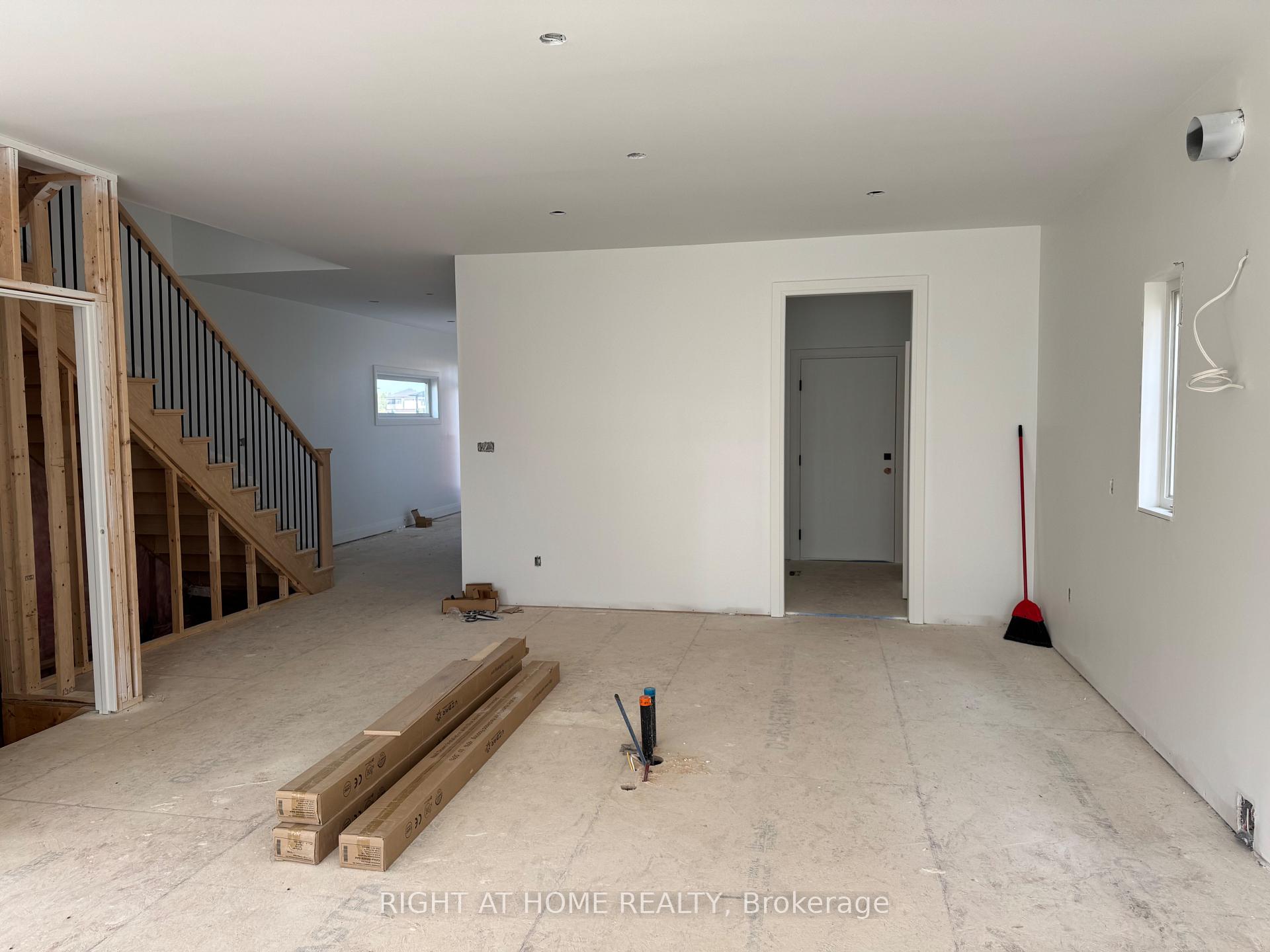 Photo 6 of 8872 Angie Drive, Niagara Falls, Forestview — HOMEH