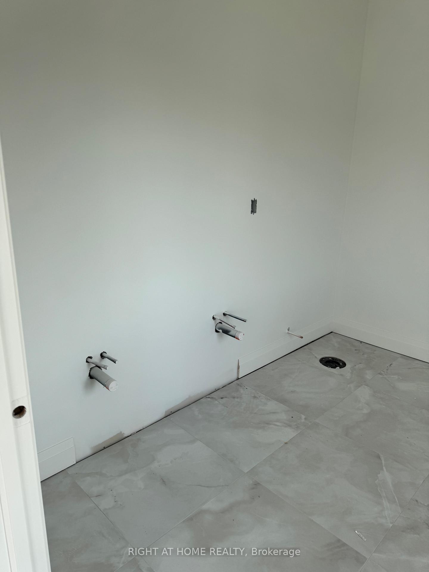 Photo 10 of 8872 Angie Drive, Niagara Falls, Forestview — HOMEH