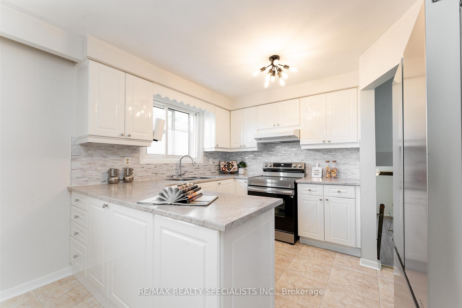 Photo 14 of 3560 Haven Glenn, Mississauga, Applewood — HOMEH