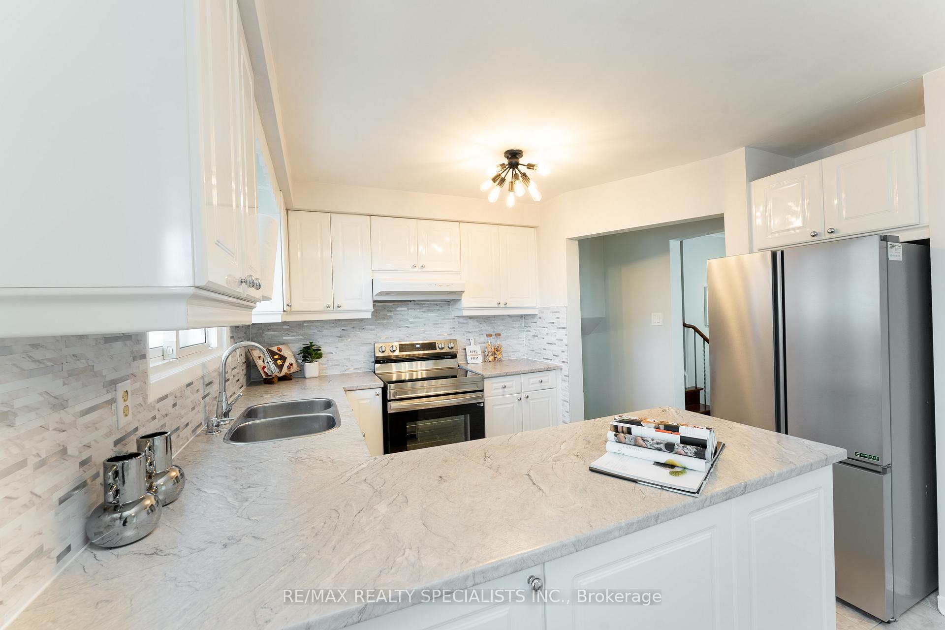 Photo 15 of 3560 Haven Glenn, Mississauga, Applewood — HOMEH
