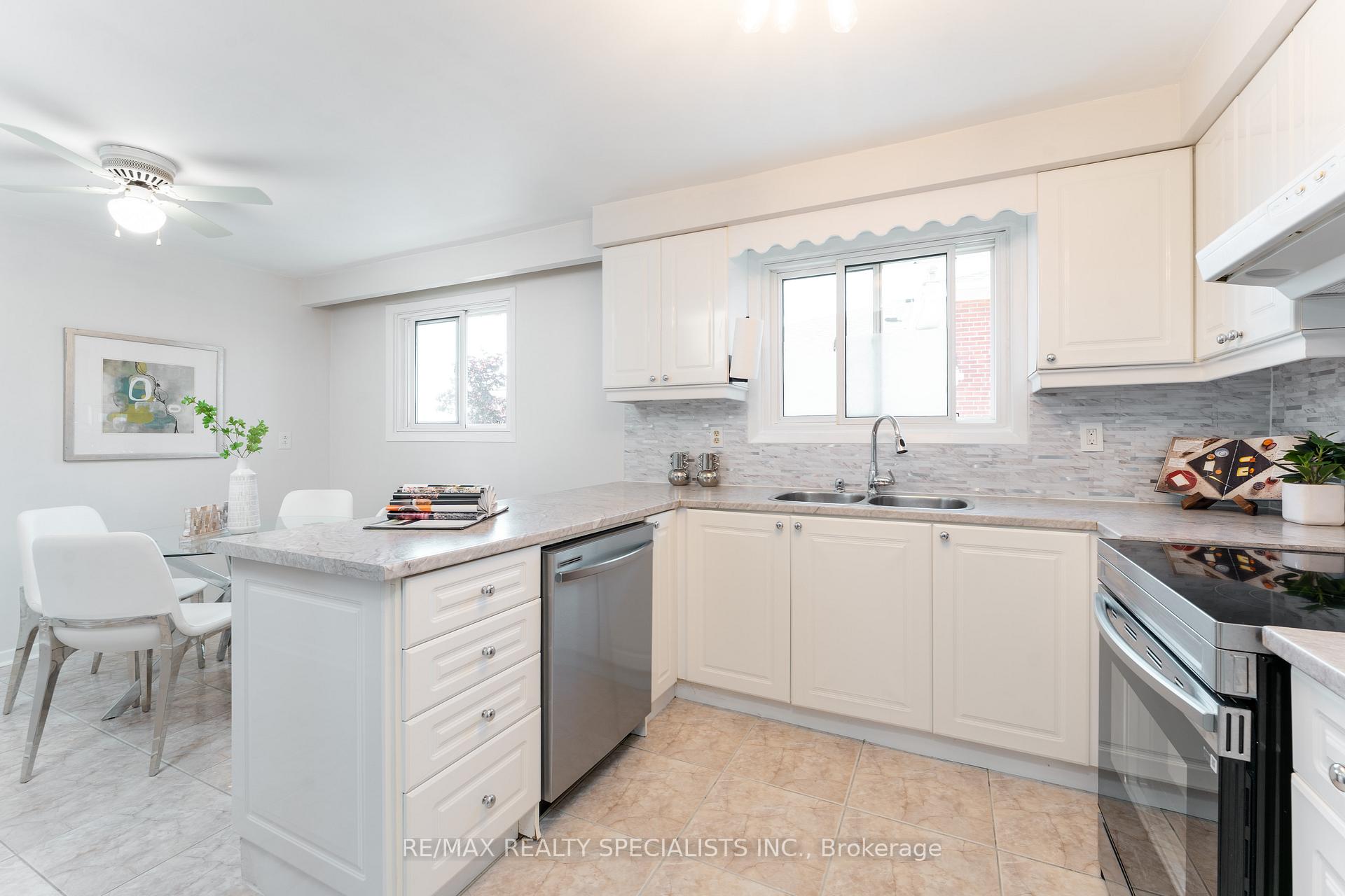 Photo 16 of 3560 Haven Glenn, Mississauga, Applewood — HOMEH