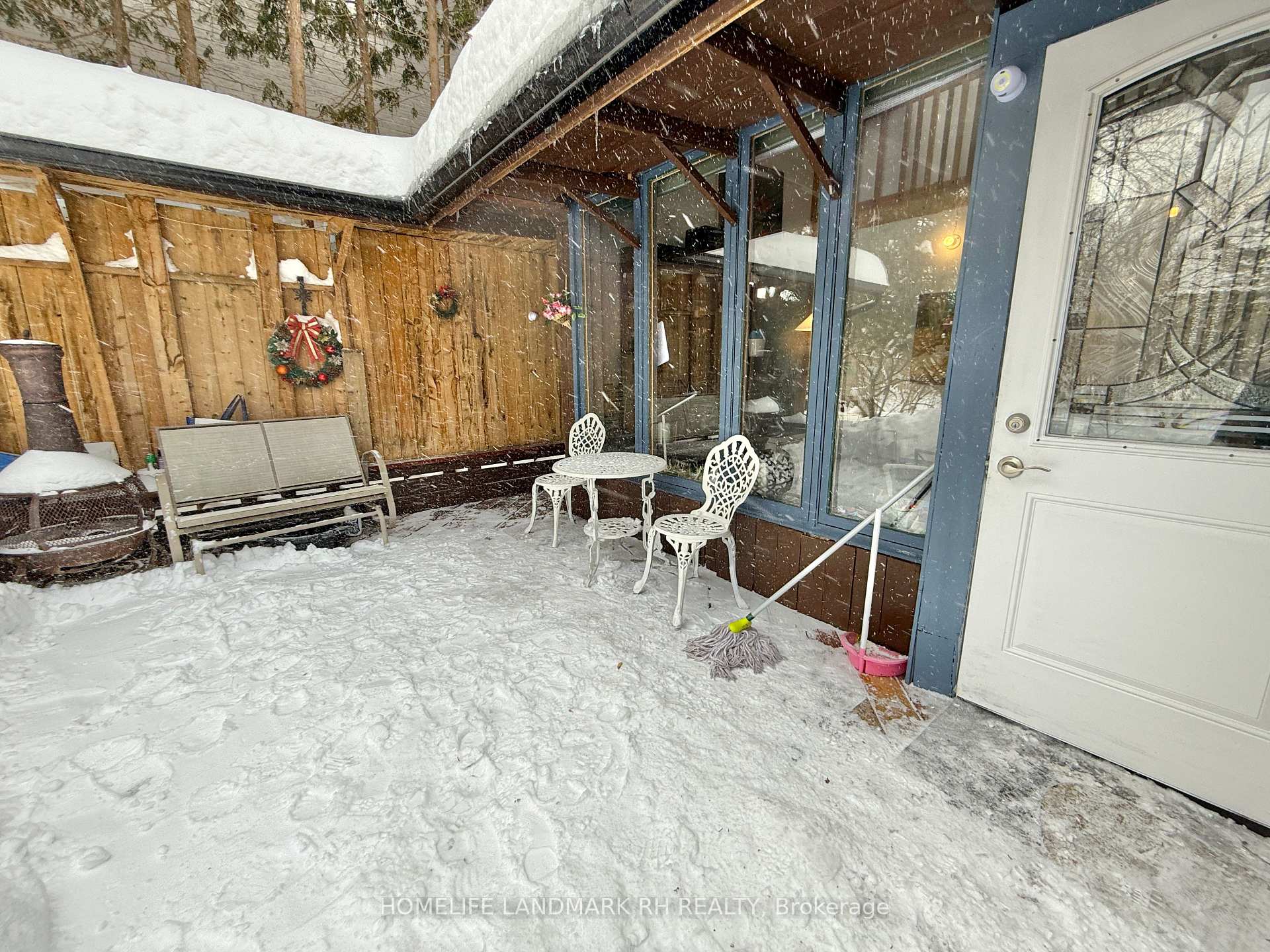 Photo 2 of Unit Unit 2, 27 East Drive E, Markham, Unionville — HOMEH