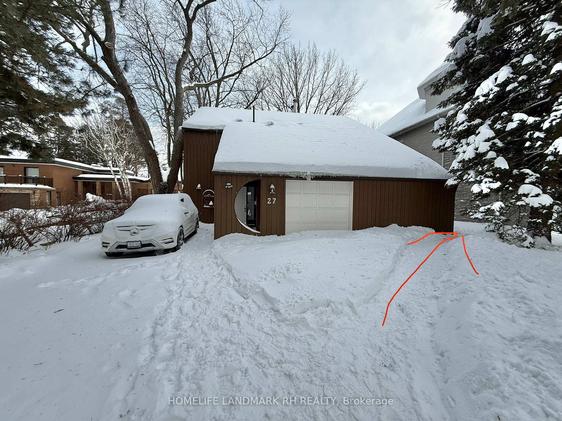 Photo 3 of Unit Unit 2, 27 East Drive E, Markham, Unionville — HOMEH