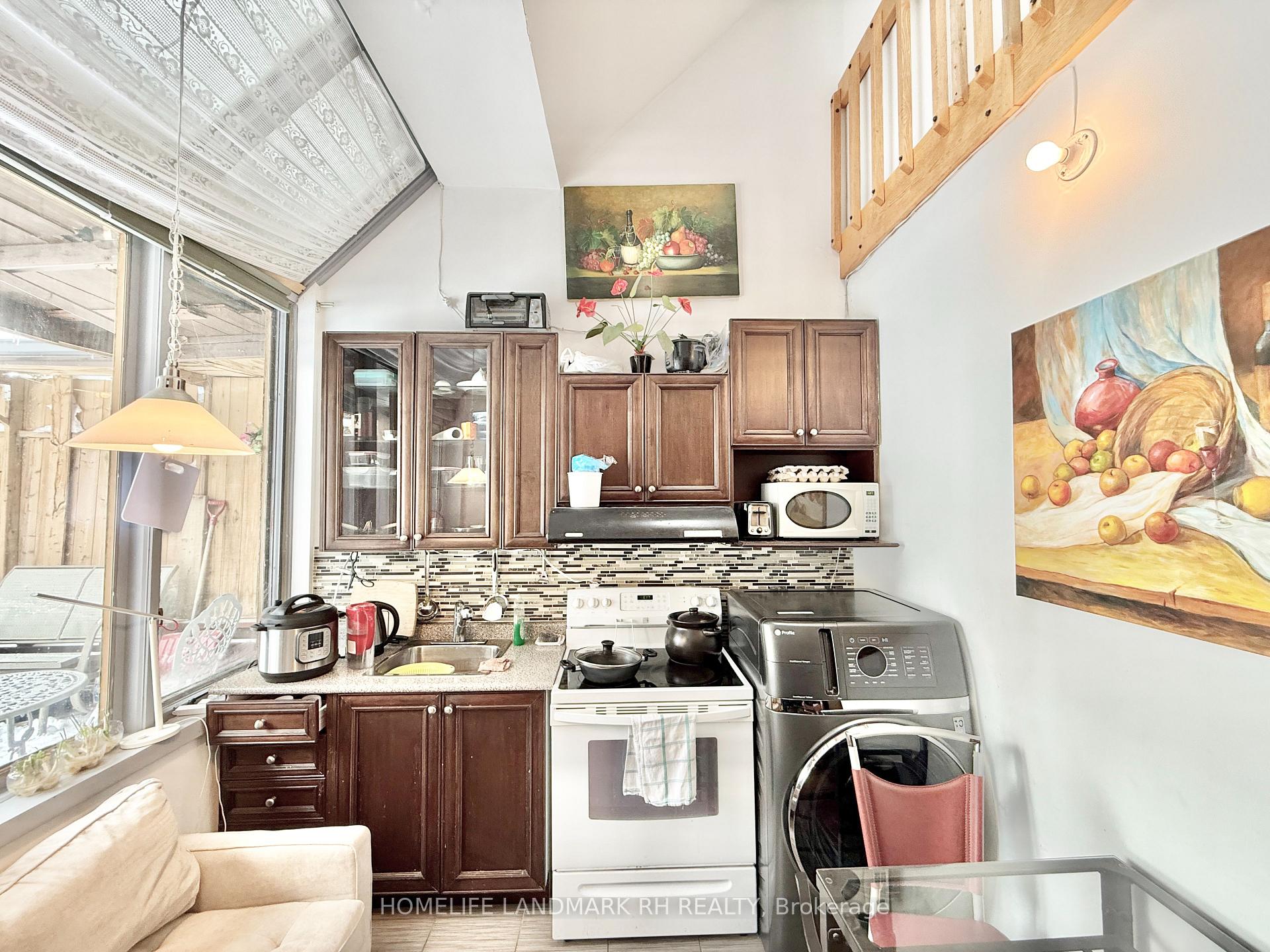 Photo 5 of Unit Unit 2, 27 East Drive E, Markham, Unionville — HOMEH