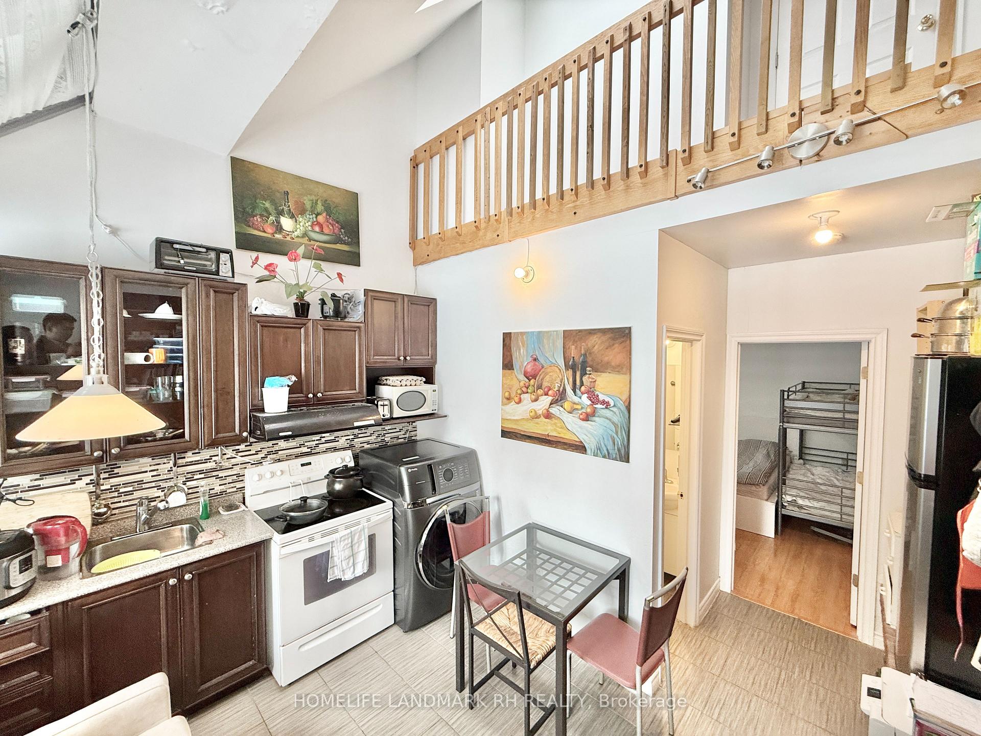 Photo 6 of Unit Unit 2, 27 East Drive E, Markham, Unionville — HOMEH