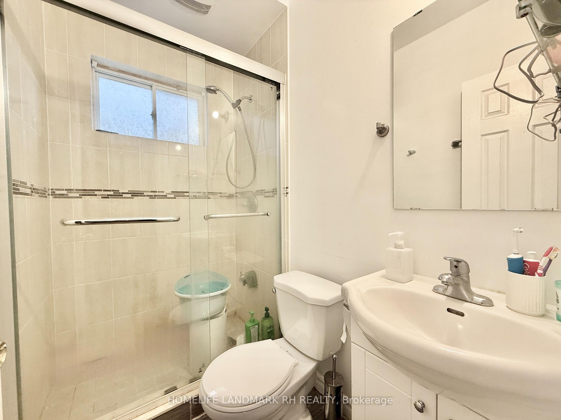 Photo 8 of Unit Unit 2, 27 East Drive E, Markham, Unionville — HOMEH