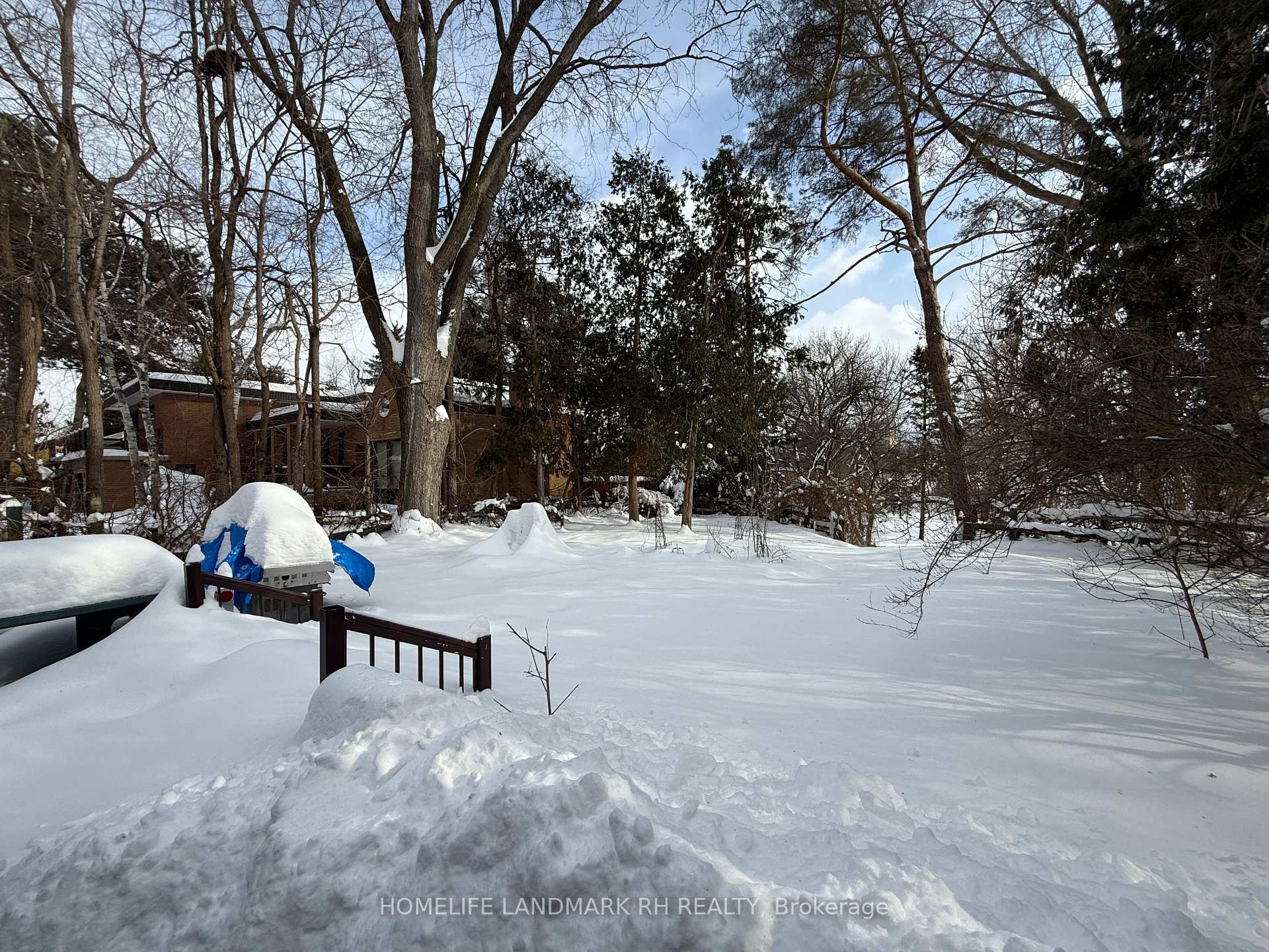 Photo 9 of Unit Unit 2, 27 East Drive E, Markham, Unionville — HOMEH
