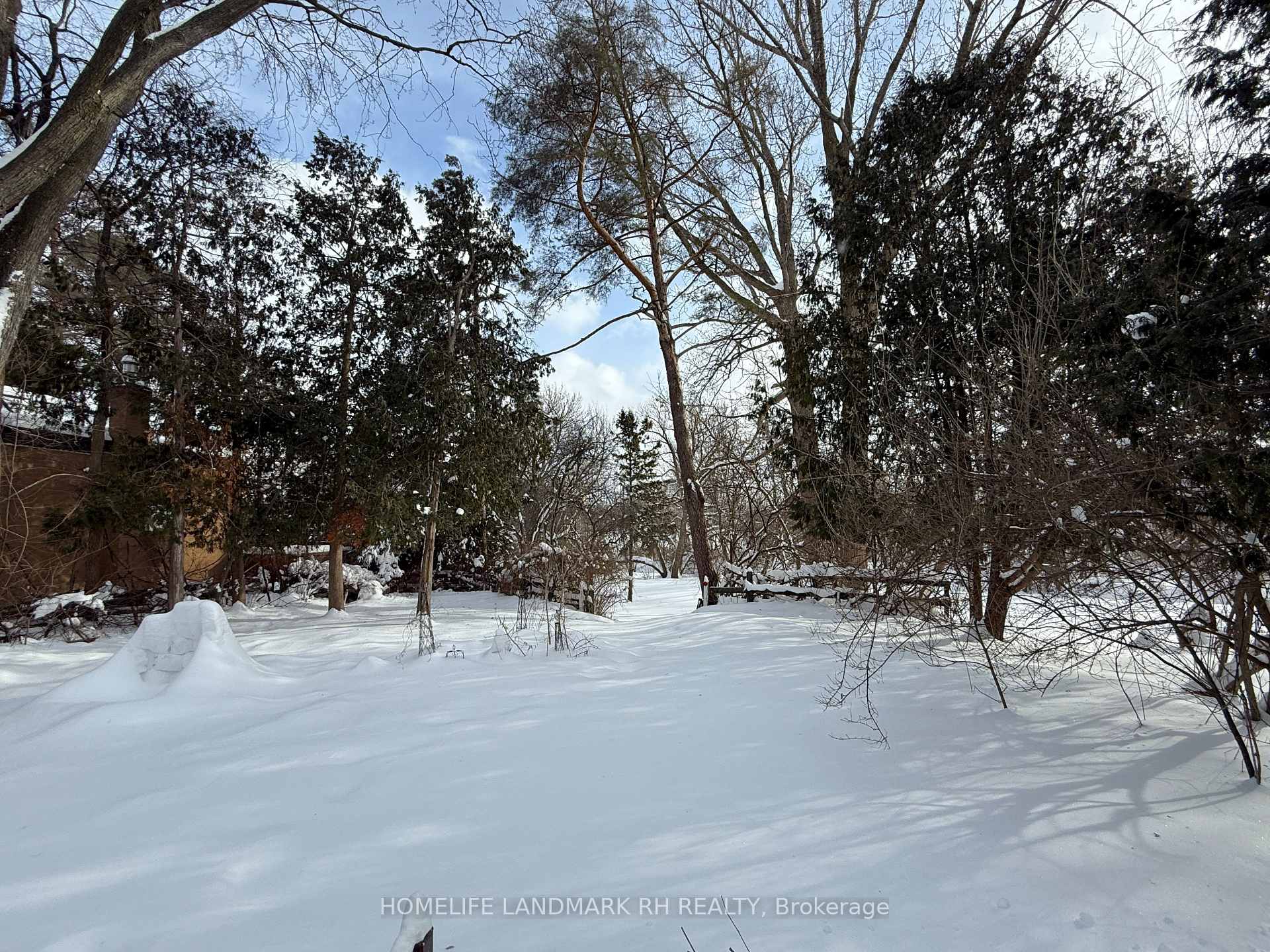 Photo 13 of Unit Unit 2, 27 East Drive E, Markham, Unionville — HOMEH