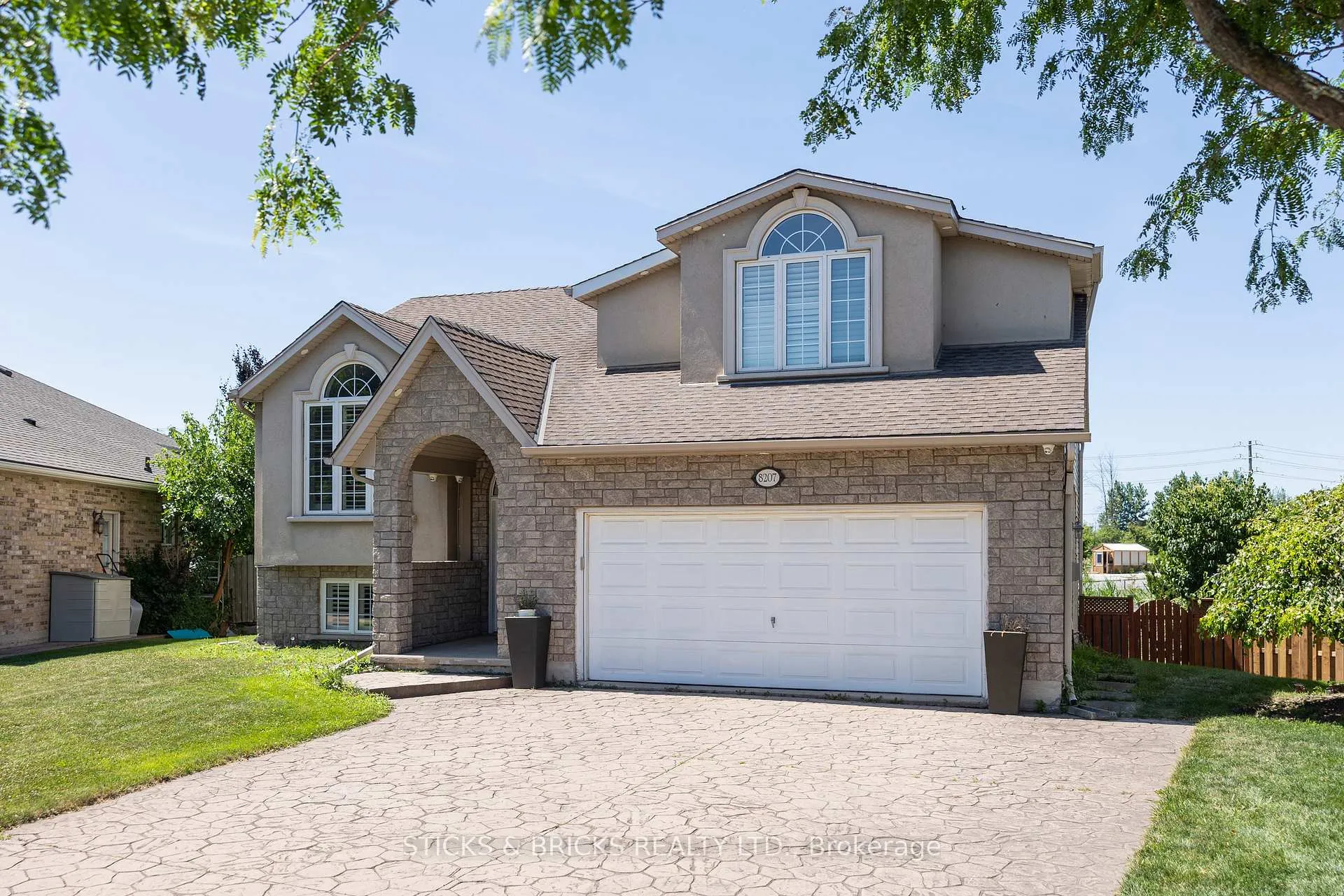 Photo 3 of 8207 Beaver Glen Drive, Niagara Falls, Ascot — HOMEH